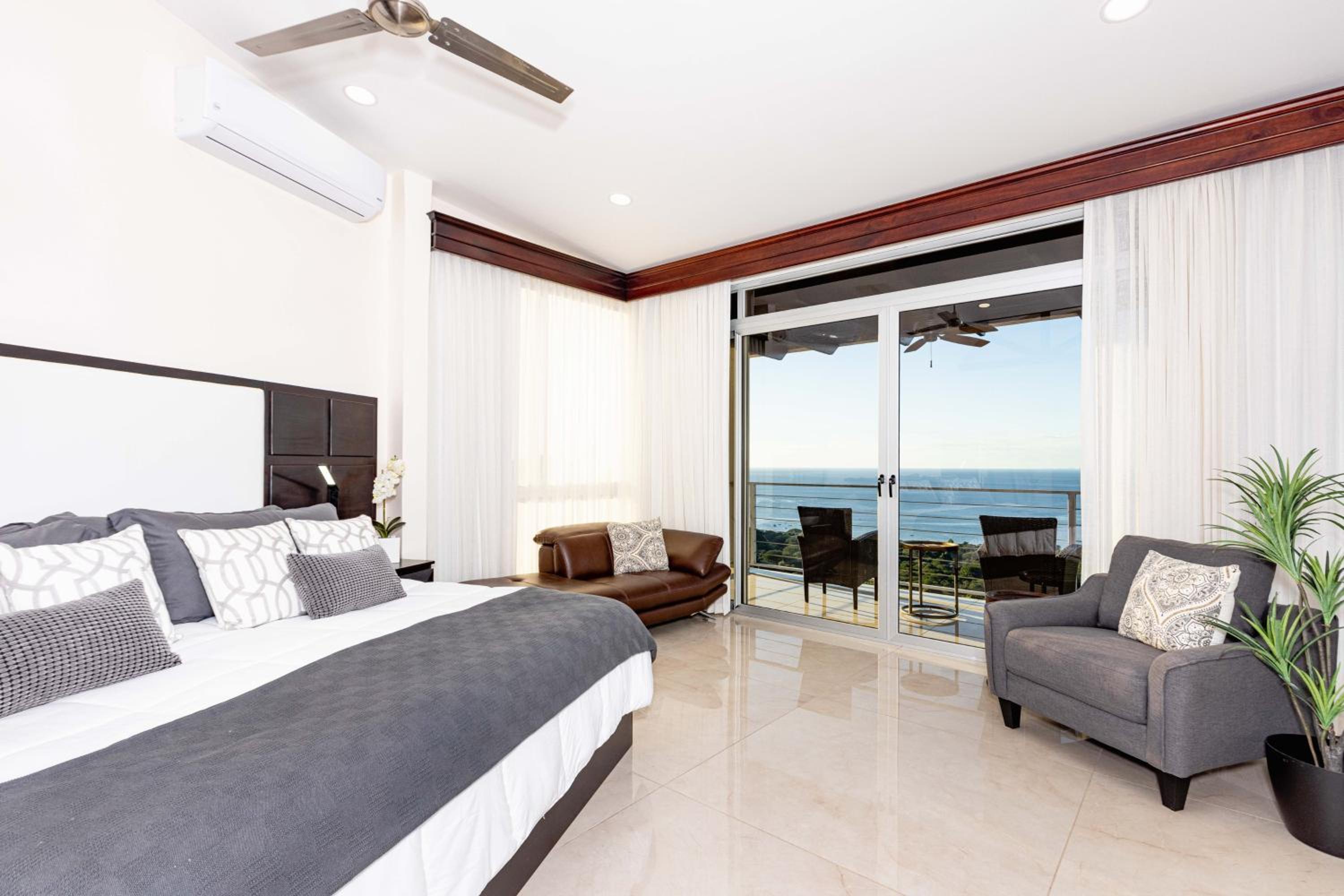 Sunset Ridge Ocean View & Infinity Pool