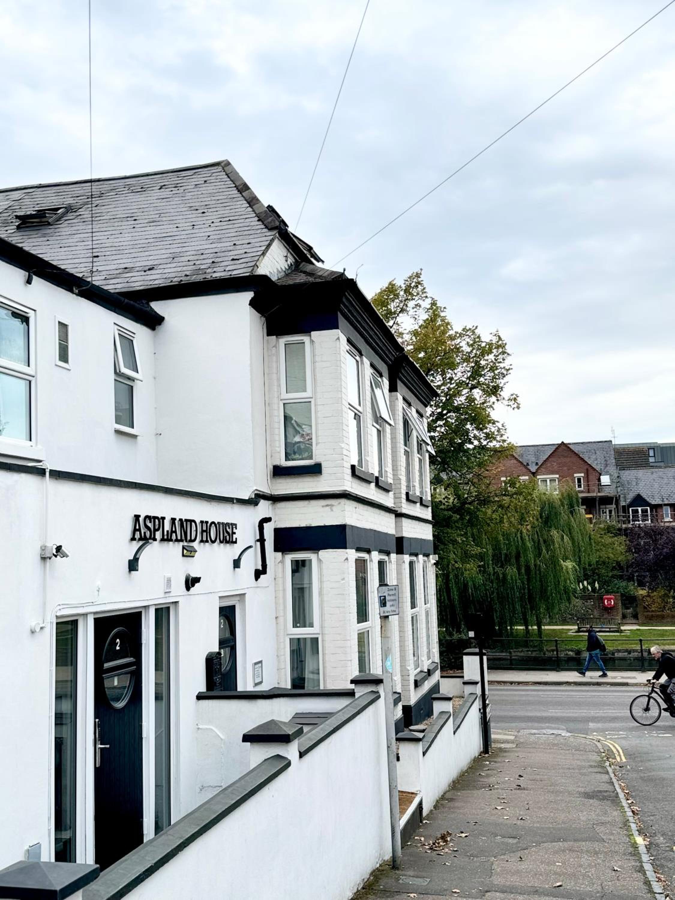 Riverside Hotel