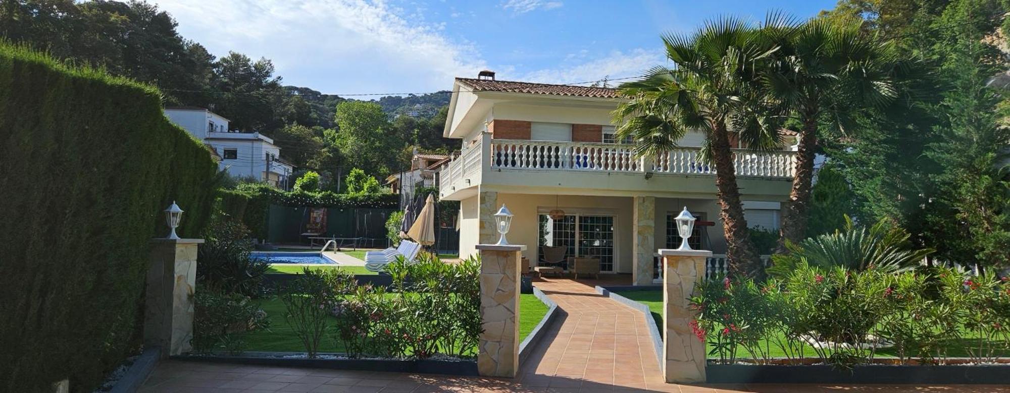 Ainara Luxury