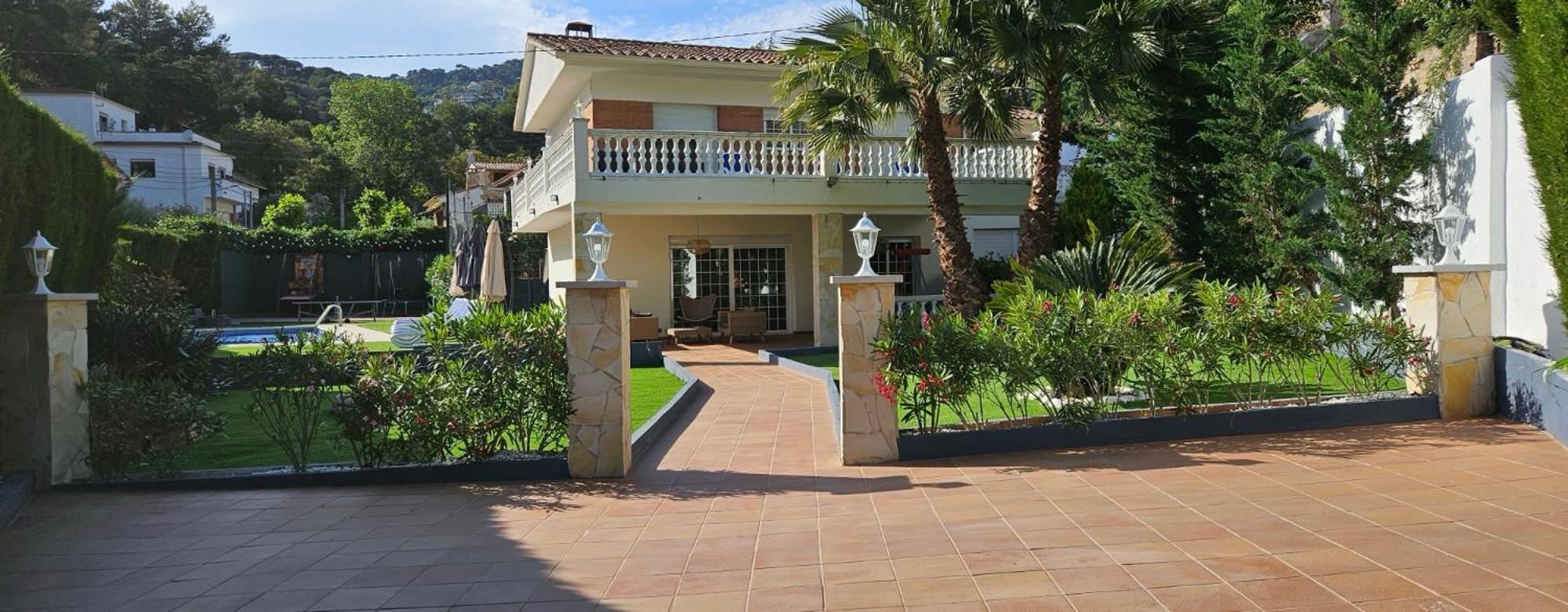 Ainara Luxury