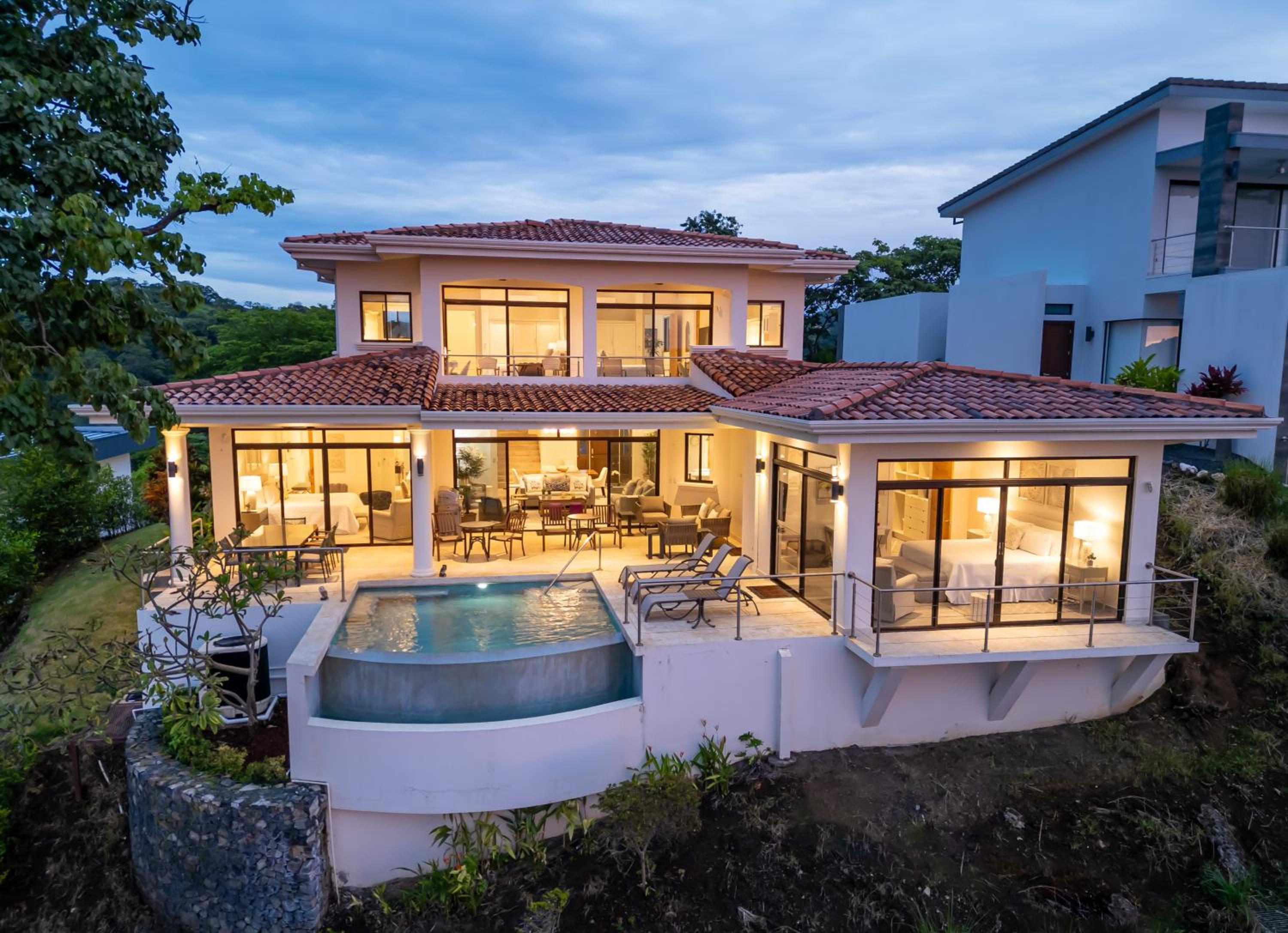 Casa Bella Sunset-Pool Villa in Coco Tasteful