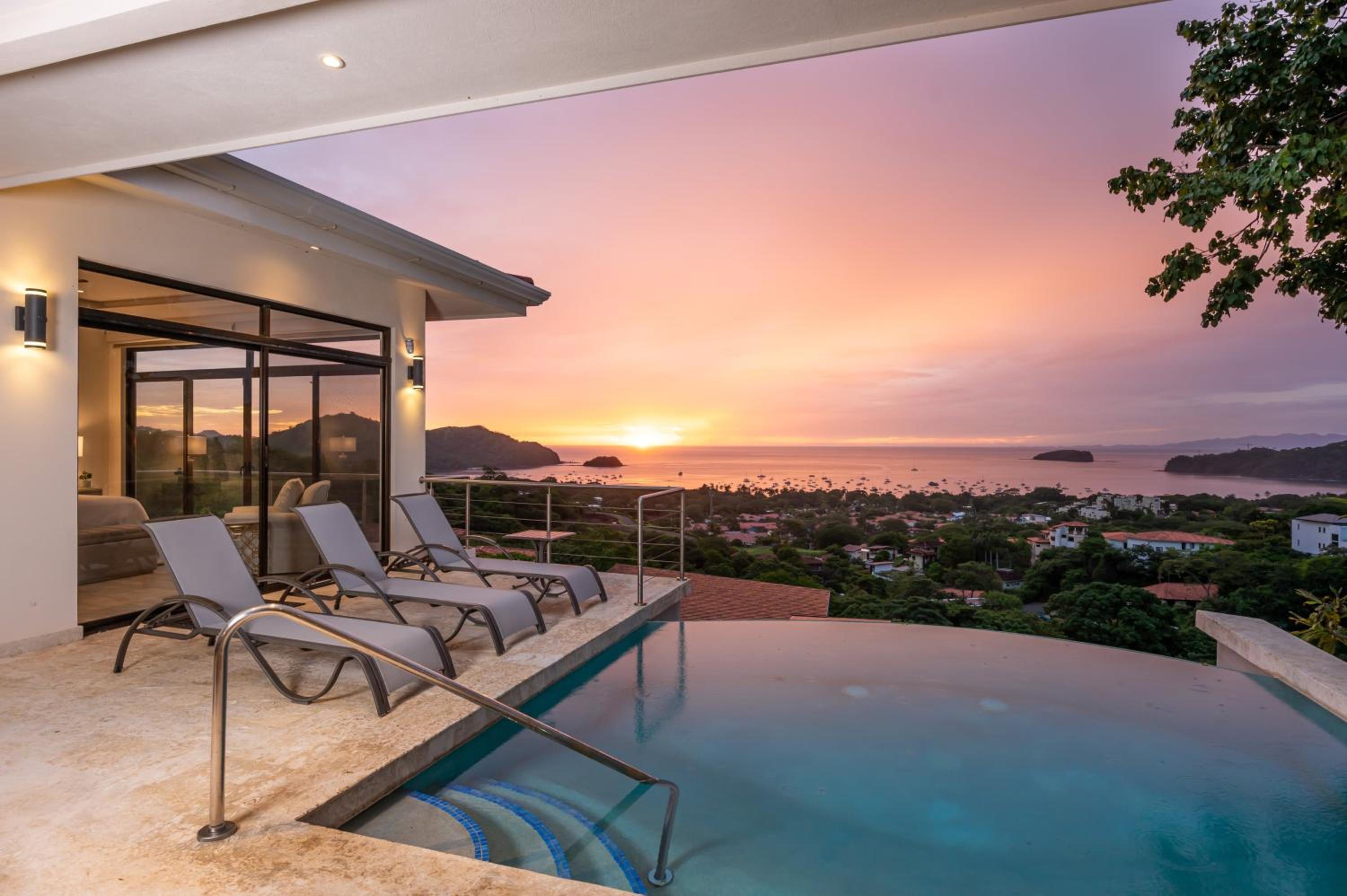 Casa Bella Sunset-Pool Villa in Coco Tasteful