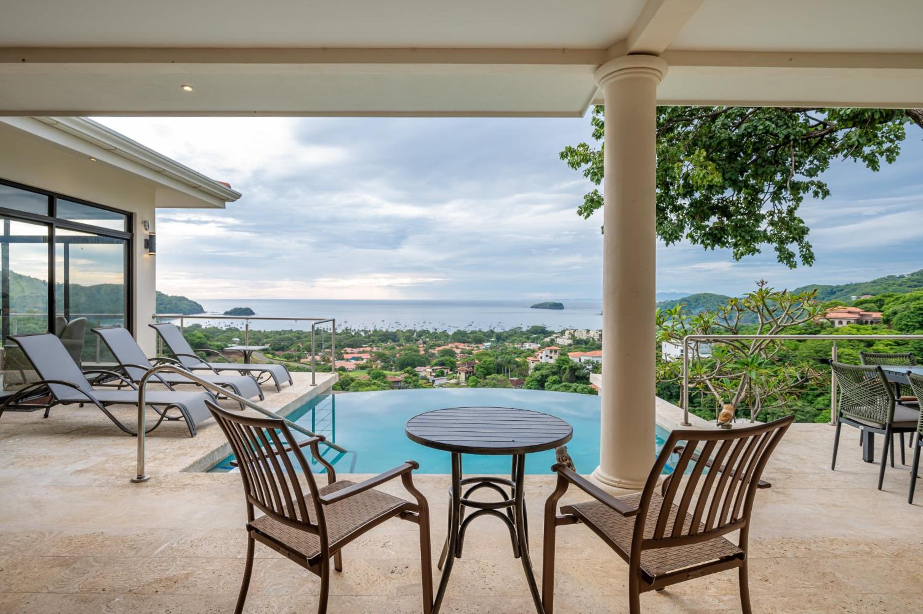 Casa Bella Sunset-Pool Villa in Coco Tasteful