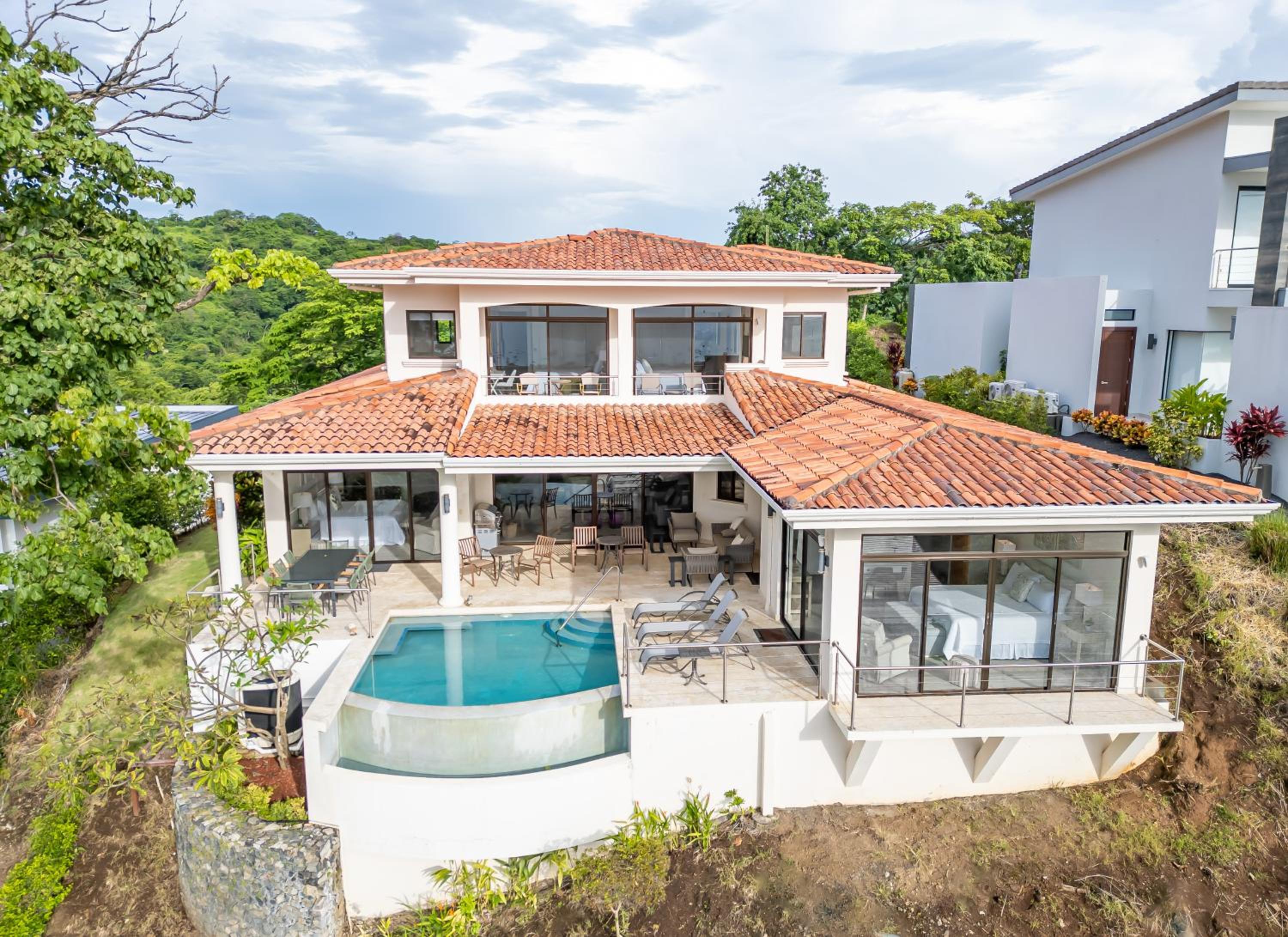 Casa Bella Sunset-Pool Villa in Coco Tasteful