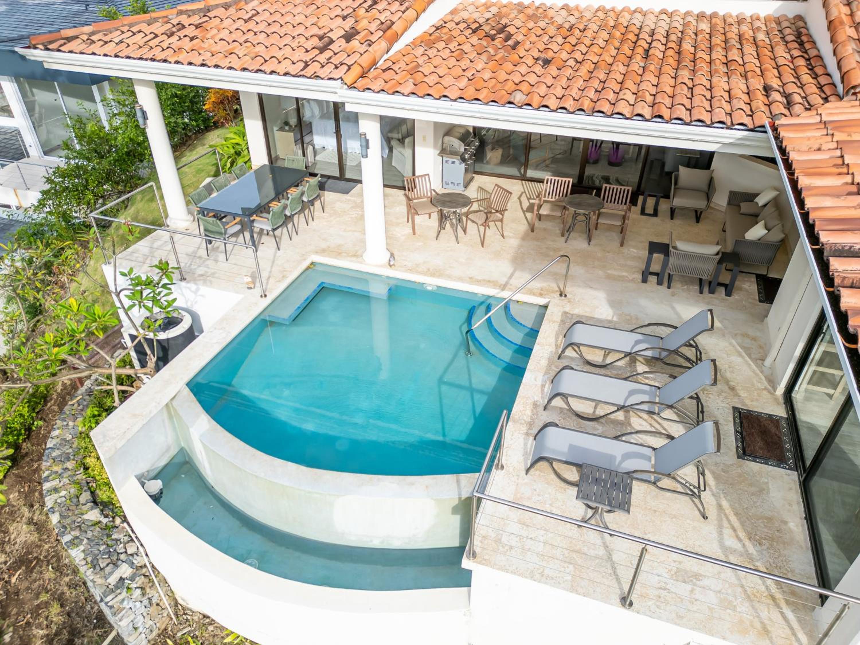 Casa Bella Sunset-Pool Villa in Coco Tasteful