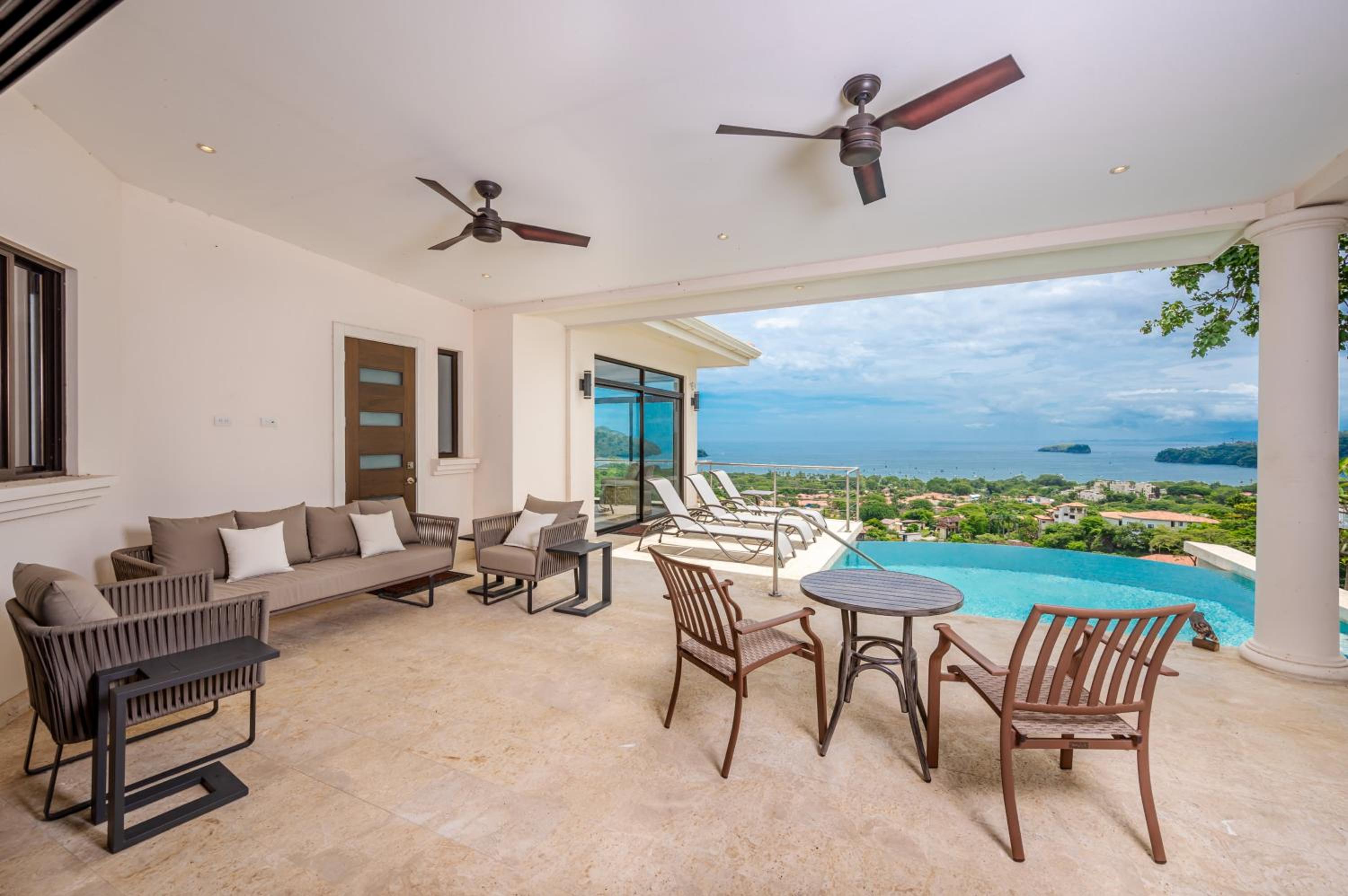 Casa Bella Sunset-Pool Villa in Coco Tasteful