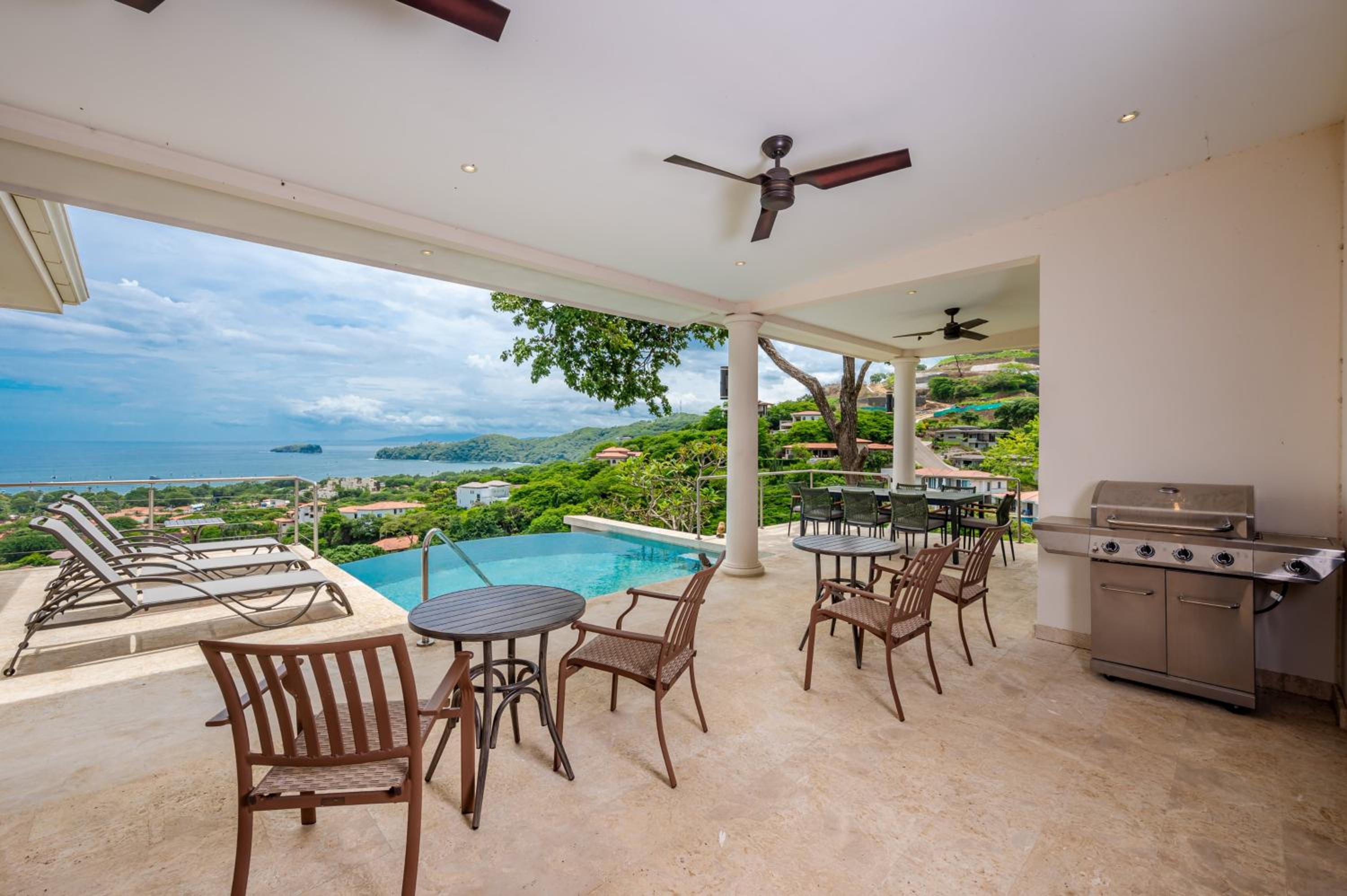 Casa Bella Sunset-Pool Villa in Coco Tasteful