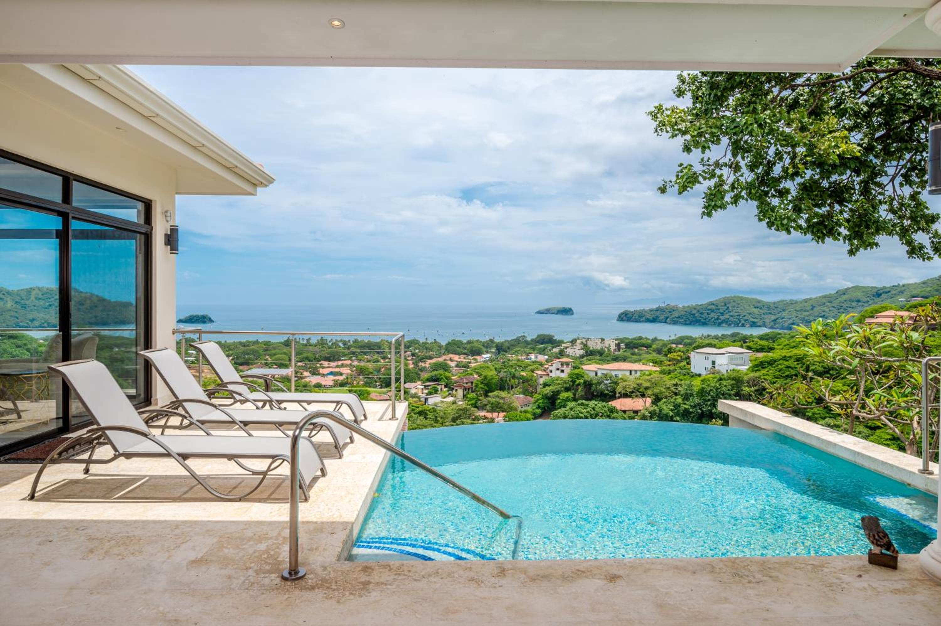 Casa Bella Sunset-Pool Villa in Coco Tasteful