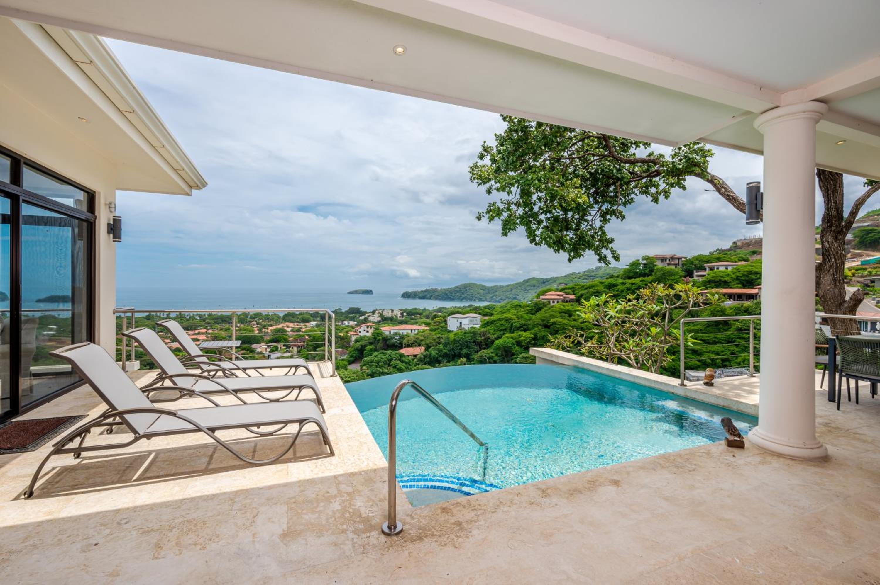 Casa Bella Sunset-Pool Villa in Coco Tasteful