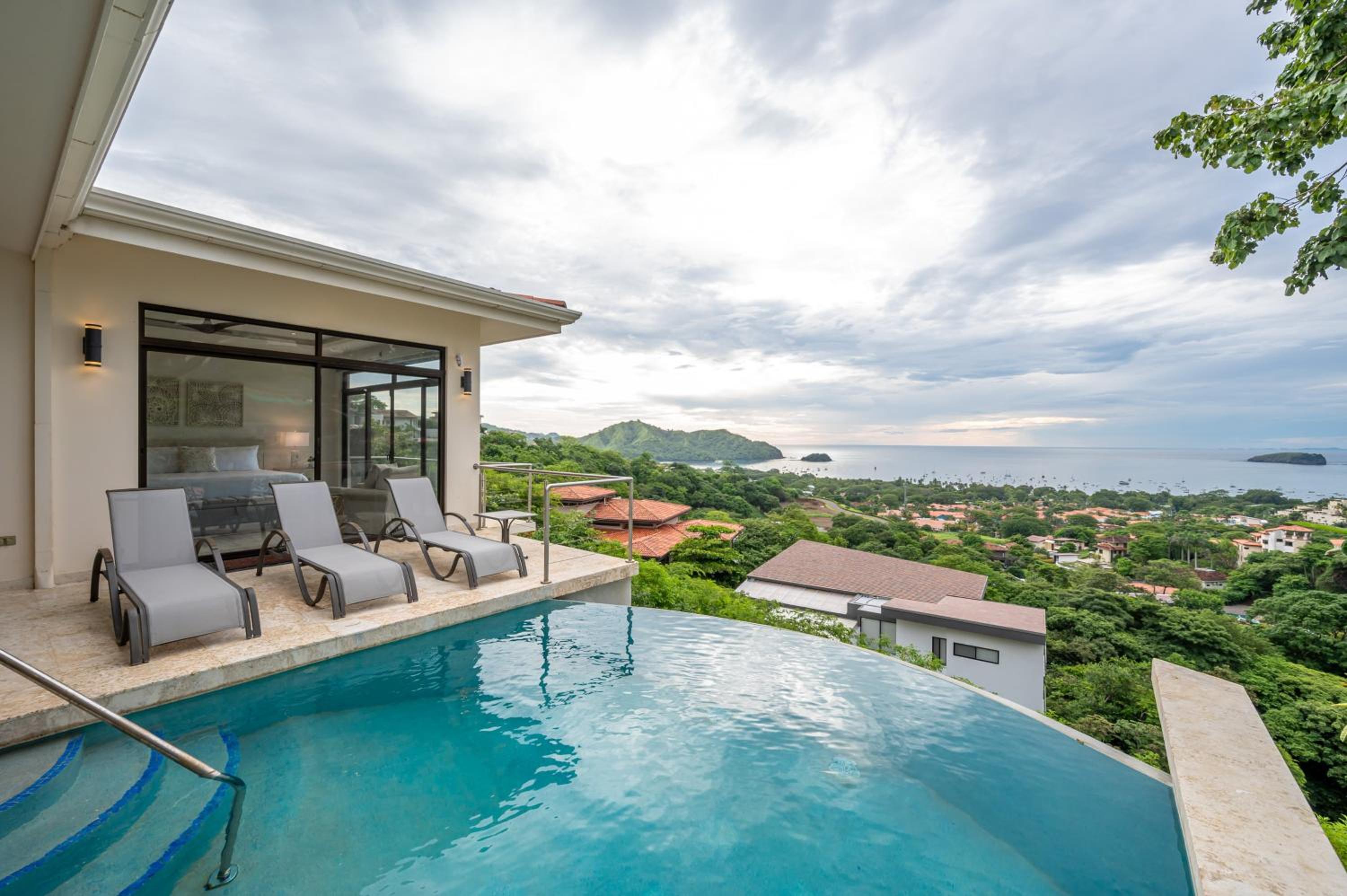 Casa Bella Sunset-Pool Villa in Coco Tasteful