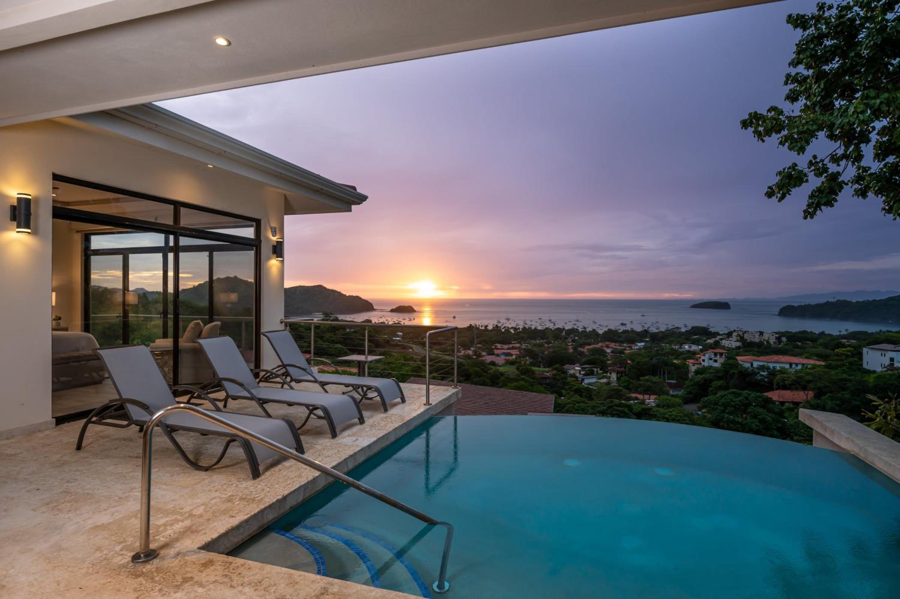 Casa Bella Sunset-Pool Villa in Coco Tasteful