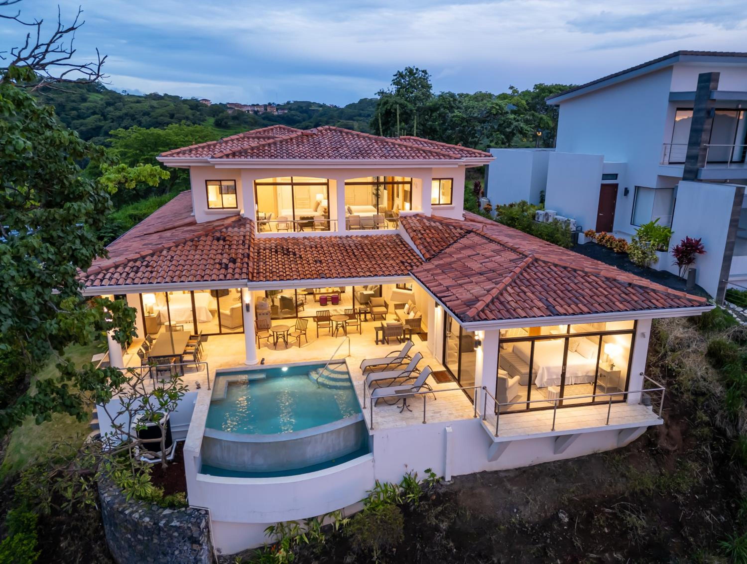 Casa Bella Sunset-Pool Villa in Coco Tasteful