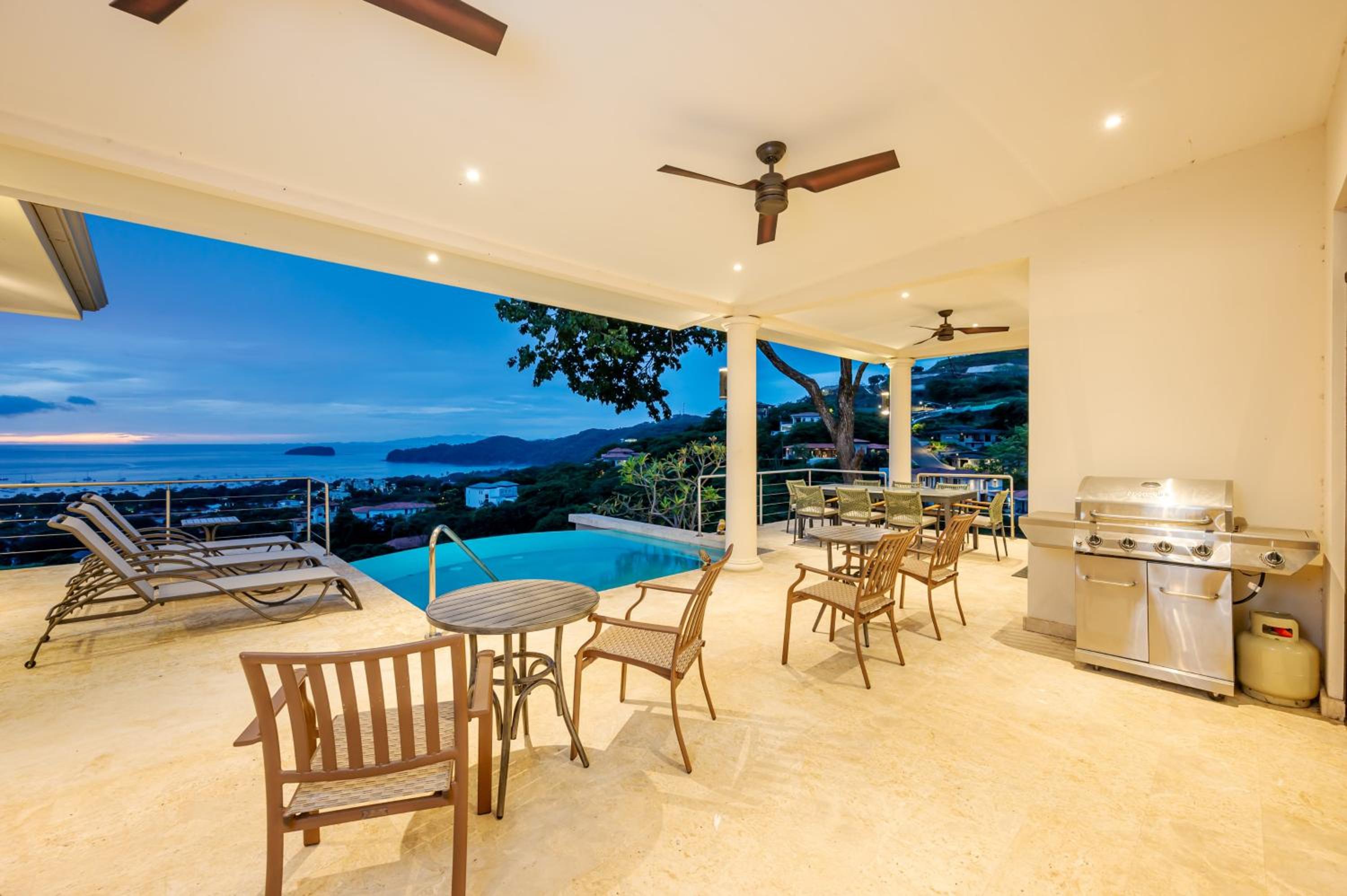 Casa Bella Sunset-Pool Villa in Coco Tasteful