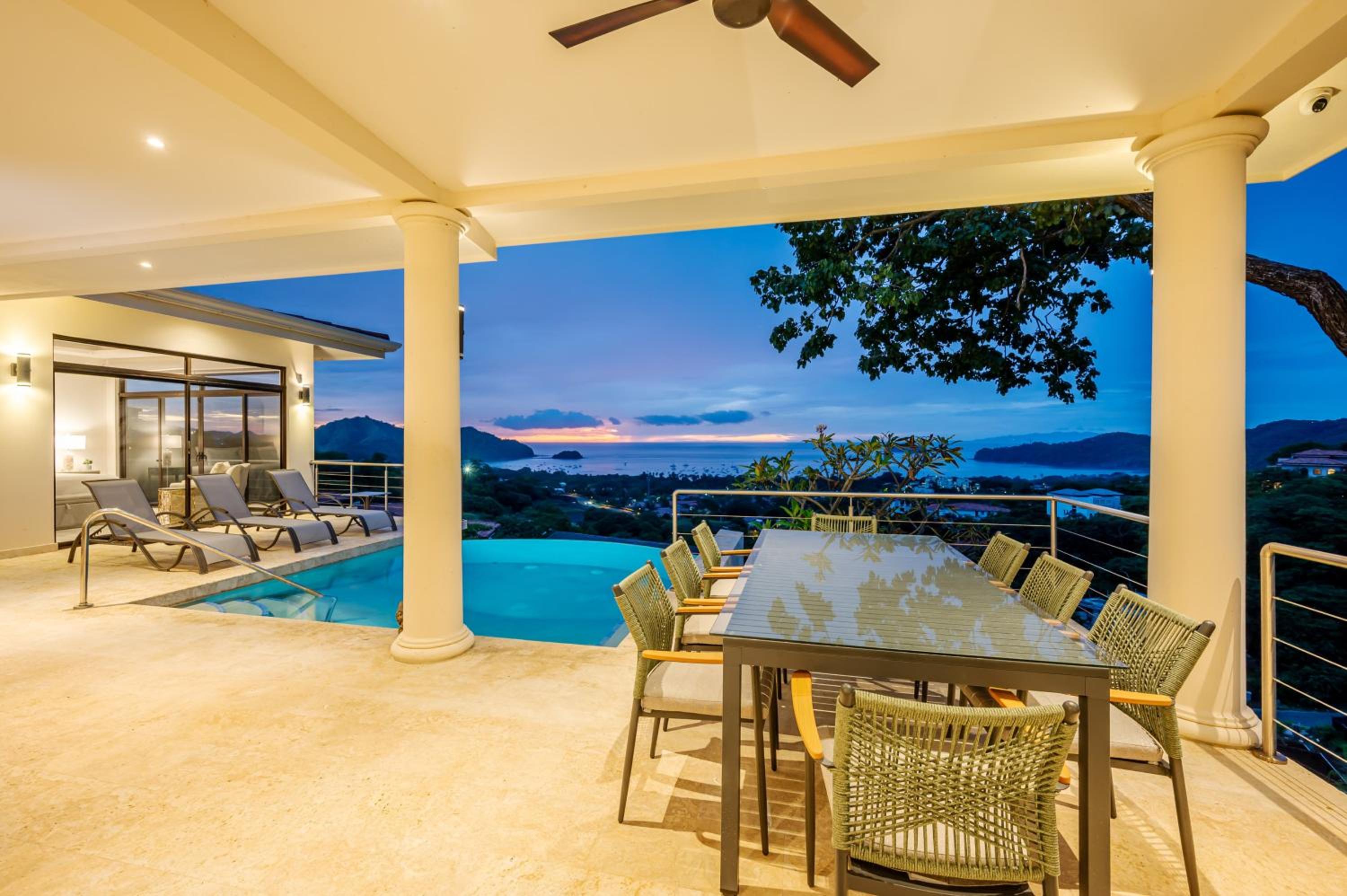 Casa Bella Sunset-Pool Villa in Coco Tasteful