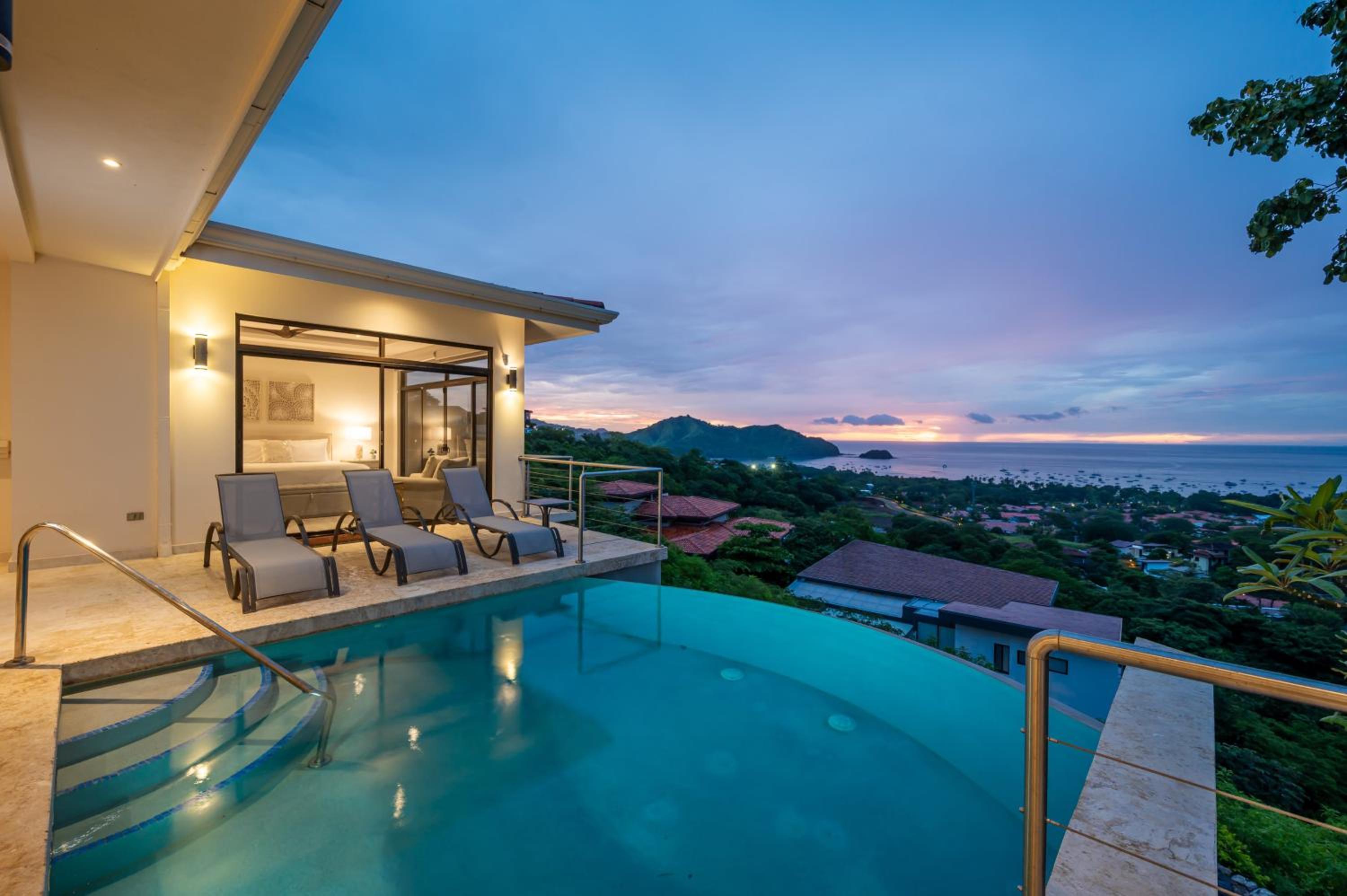 Casa Bella Sunset-Pool Villa in Coco Tasteful