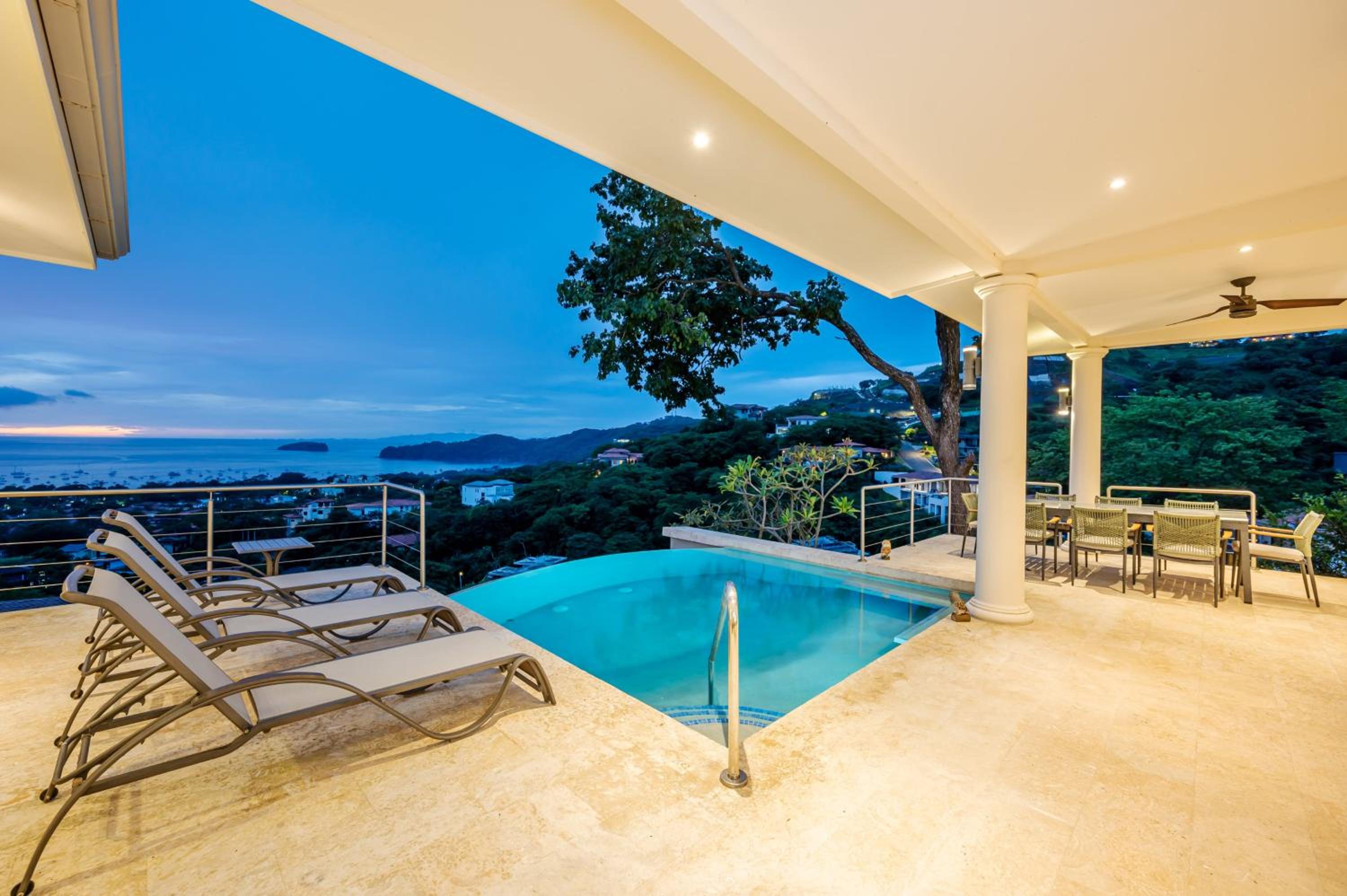 Casa Bella Sunset-Pool Villa in Coco Tasteful