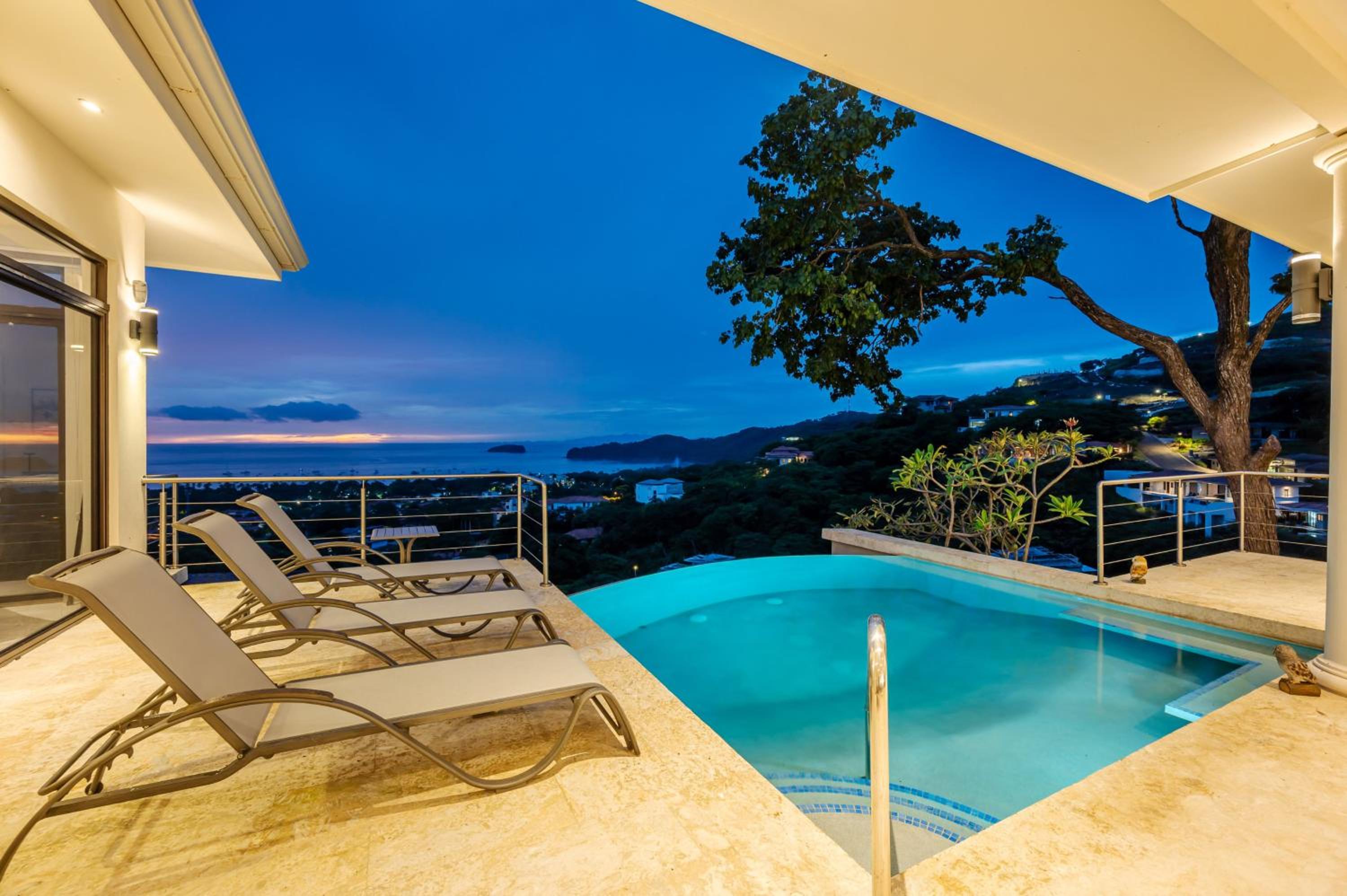 Casa Bella Sunset-Pool Villa in Coco Tasteful