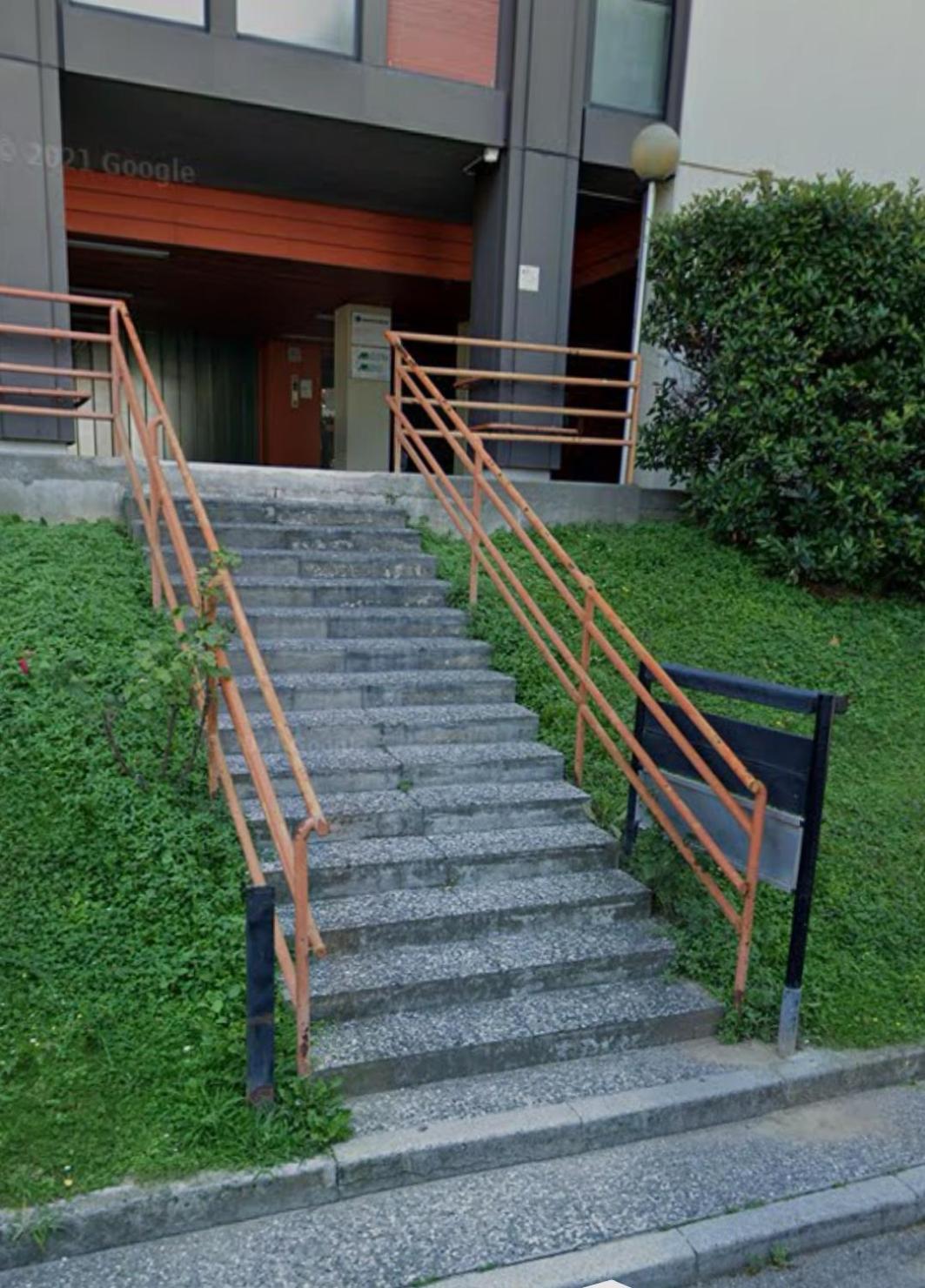 -Free Parking-City-Center-Strategic Apartment view 2