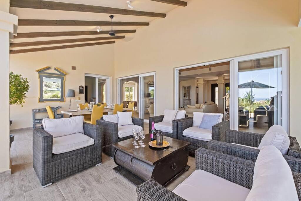Villa Jardines