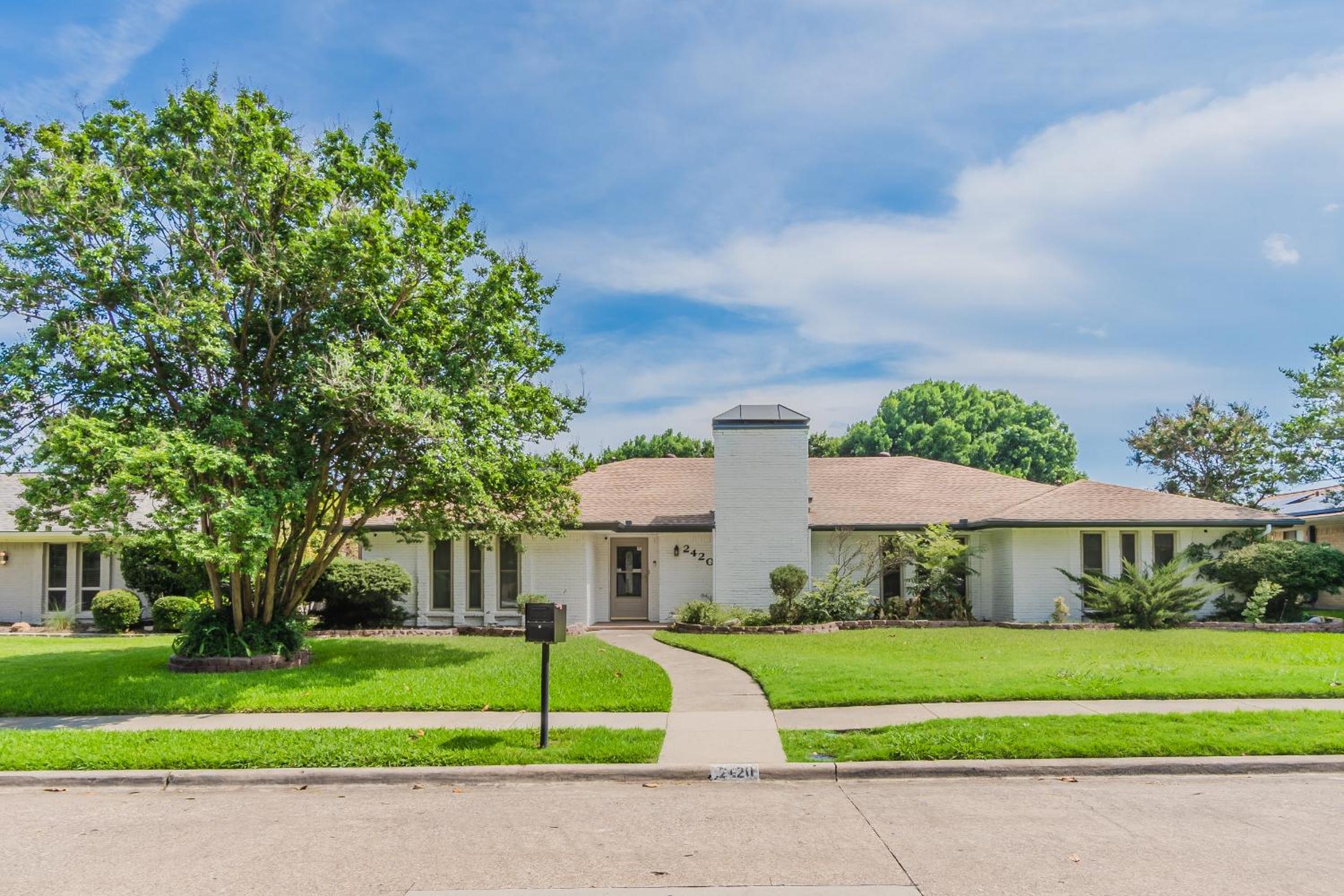 Luxury House with Heated Pool, Hot Tub, Pool Table, 4 Bedroom, 3 Bath view 4