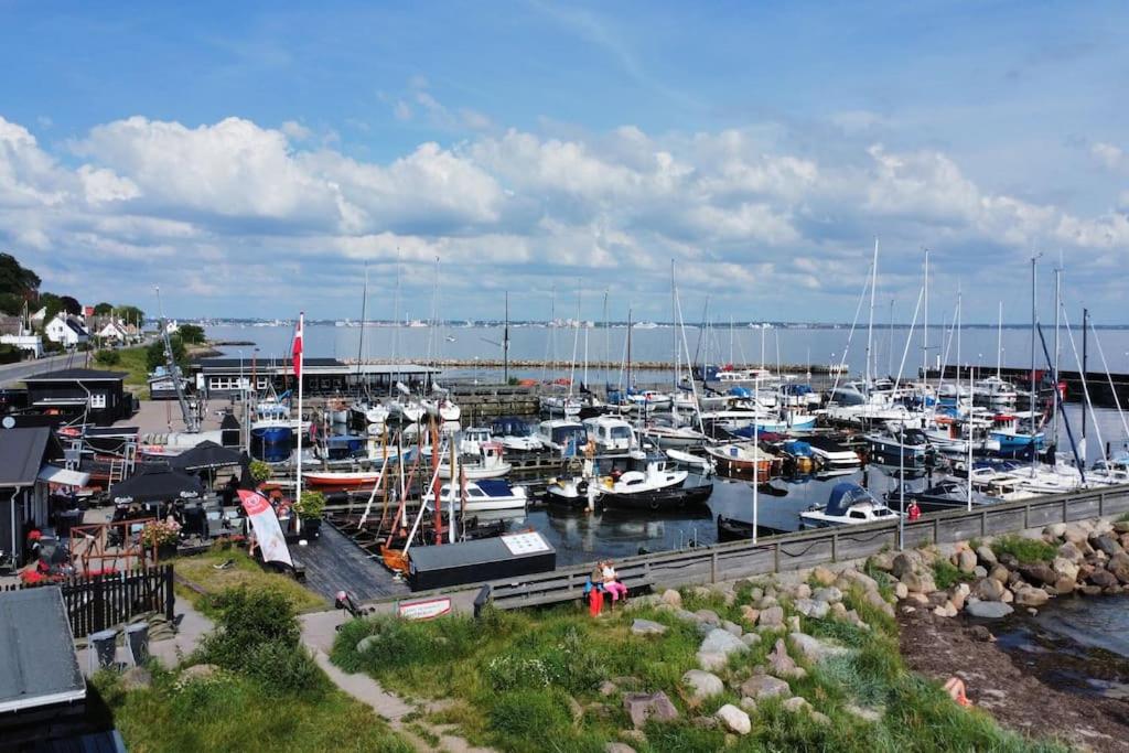 Smuk lejlighed med sundkig lige ved stranden