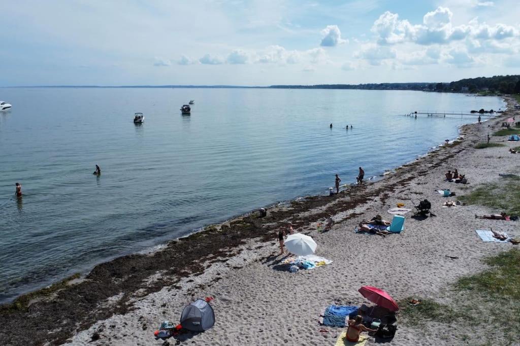 Smuk lejlighed med sundkig lige ved stranden