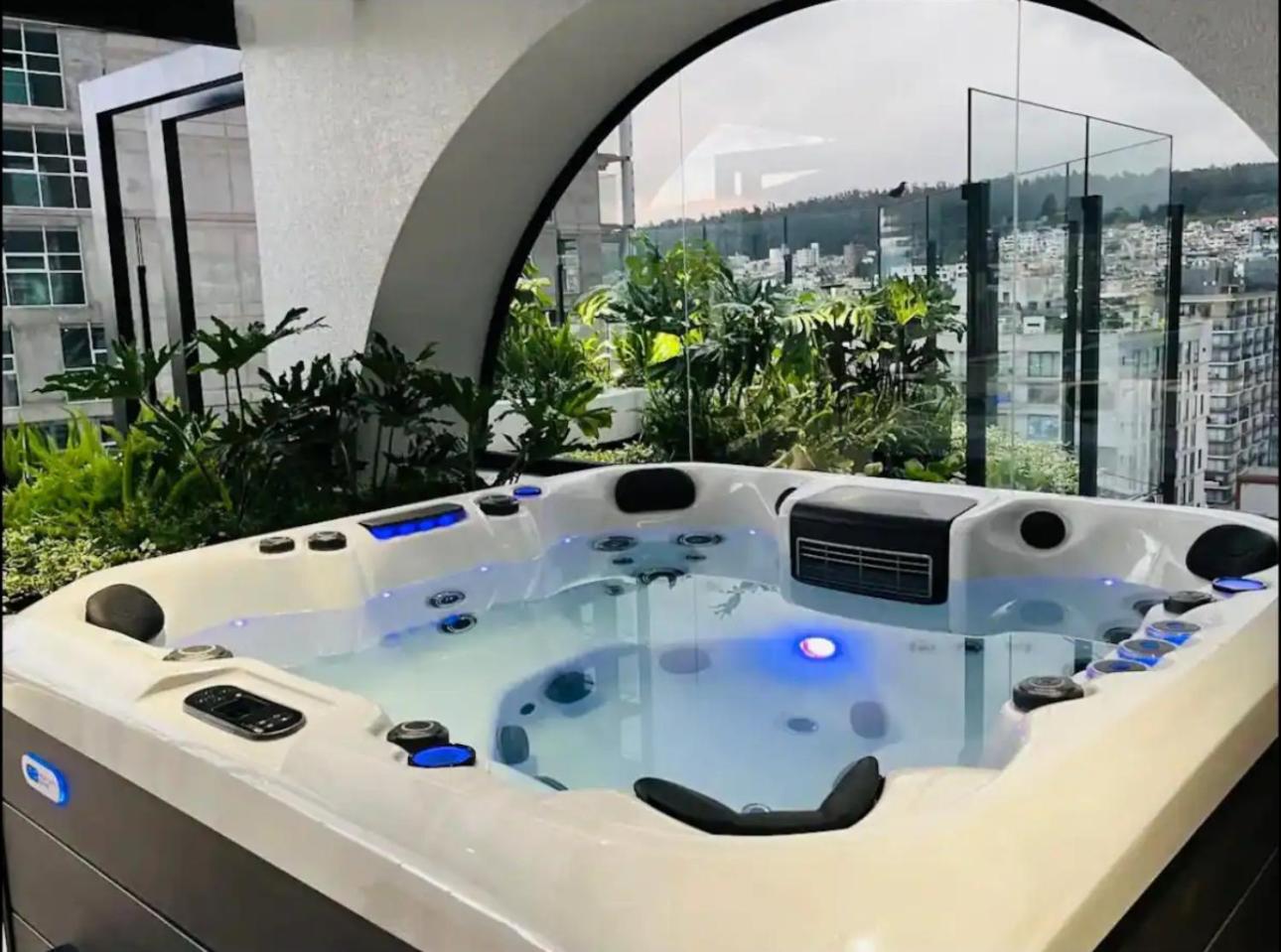 Suite de Lujo Piscina Hidromasaje