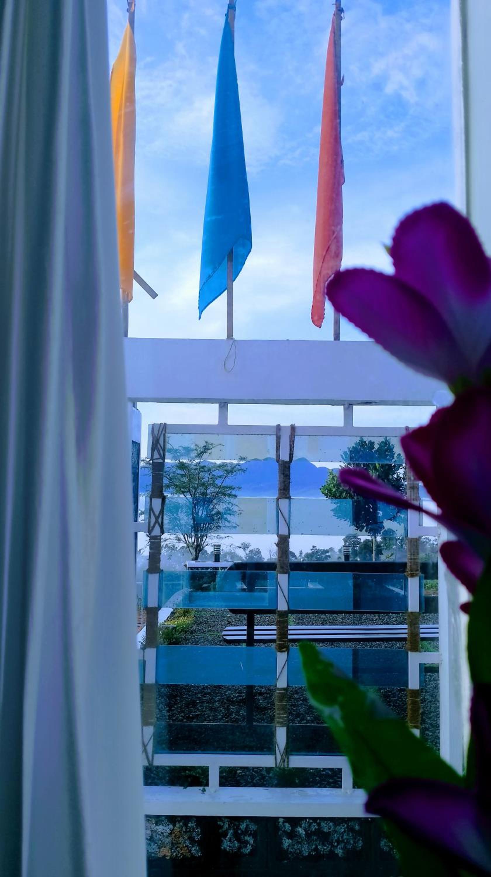TAa HOLIDAYs view 4