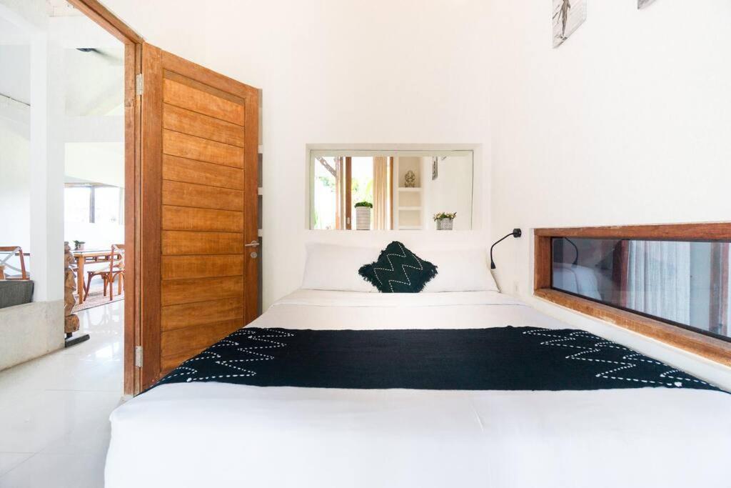 2 BR Villa Canggu 5 min to Finns Beach photo 4
