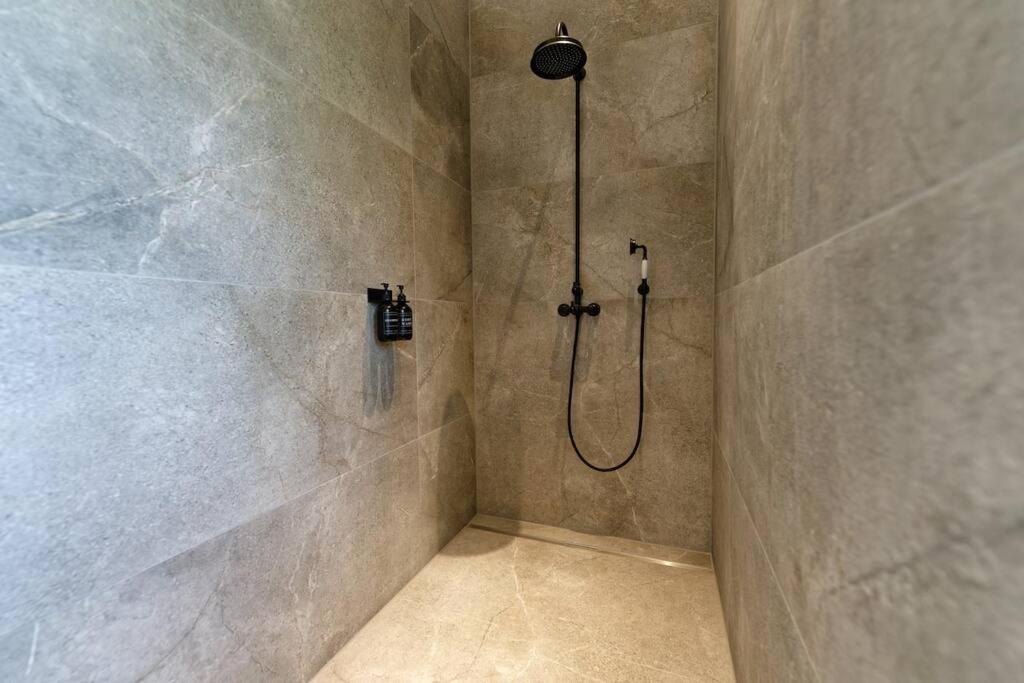 Luxus Kellerstöckl mit Privatem Hot Tub