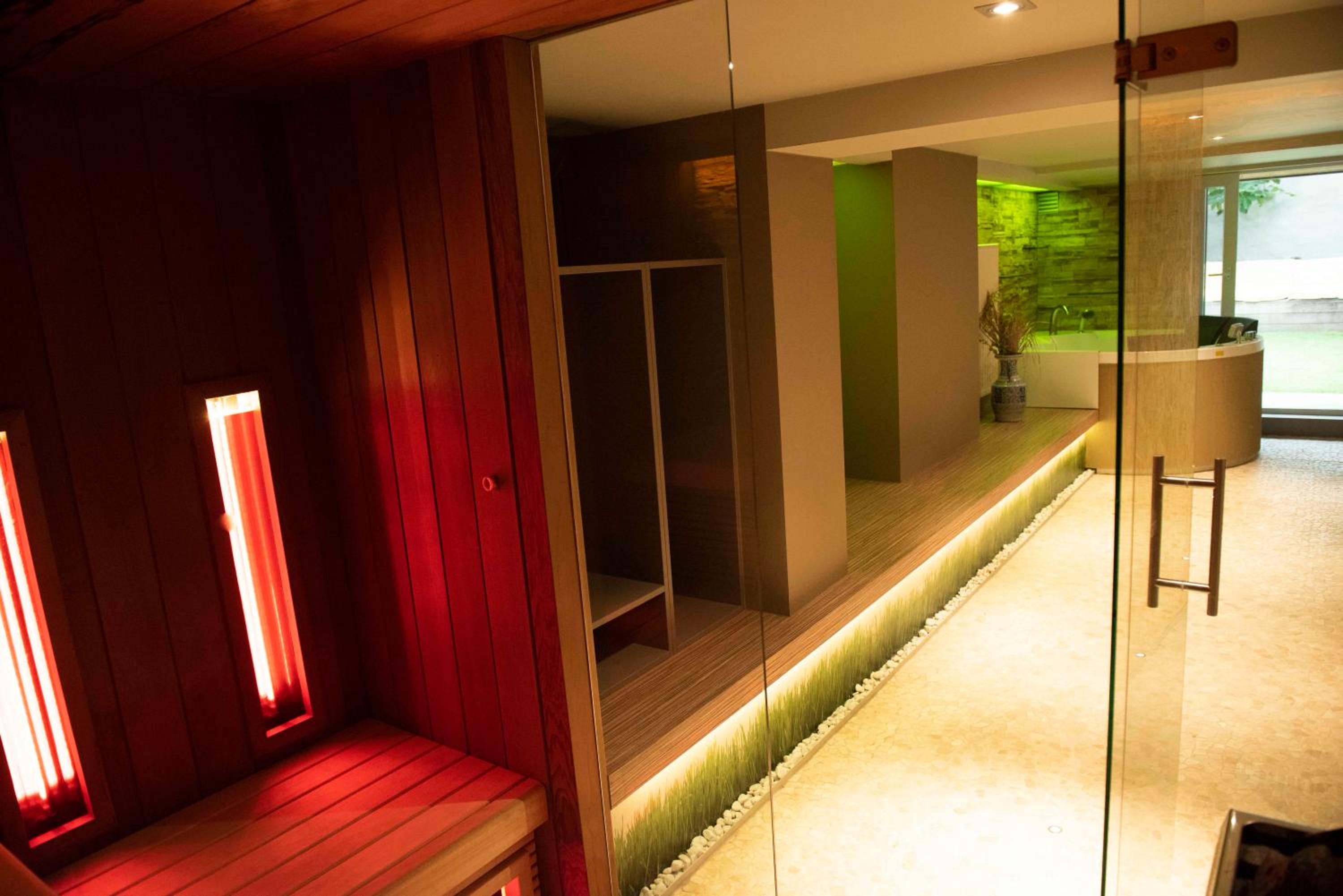 Family house with sauna close to the sea