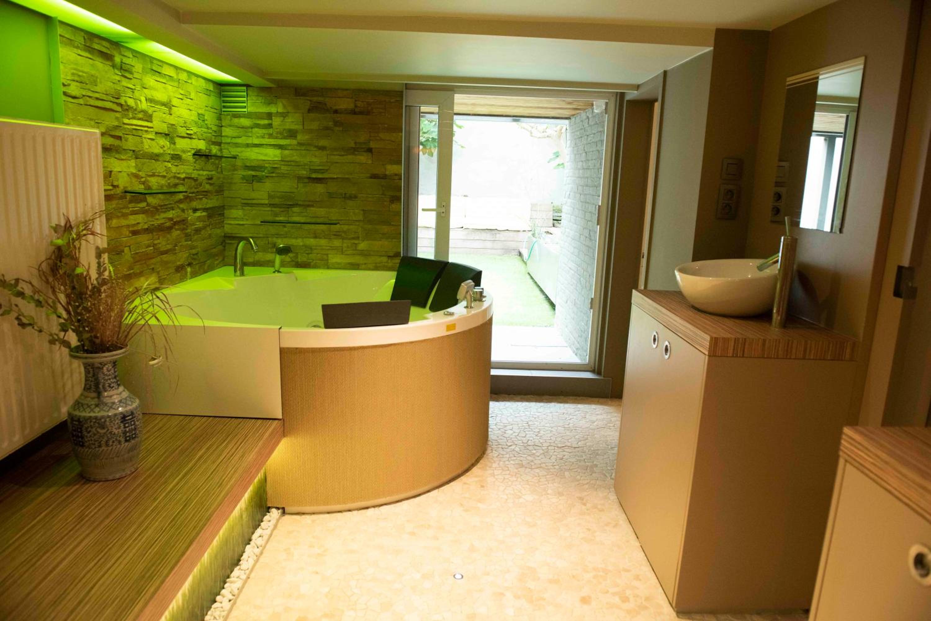 Family house with sauna close to the sea