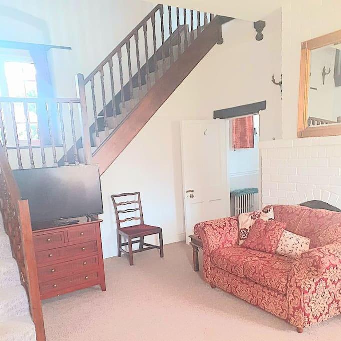 The Old Stable Cottage in Wickwar view 5