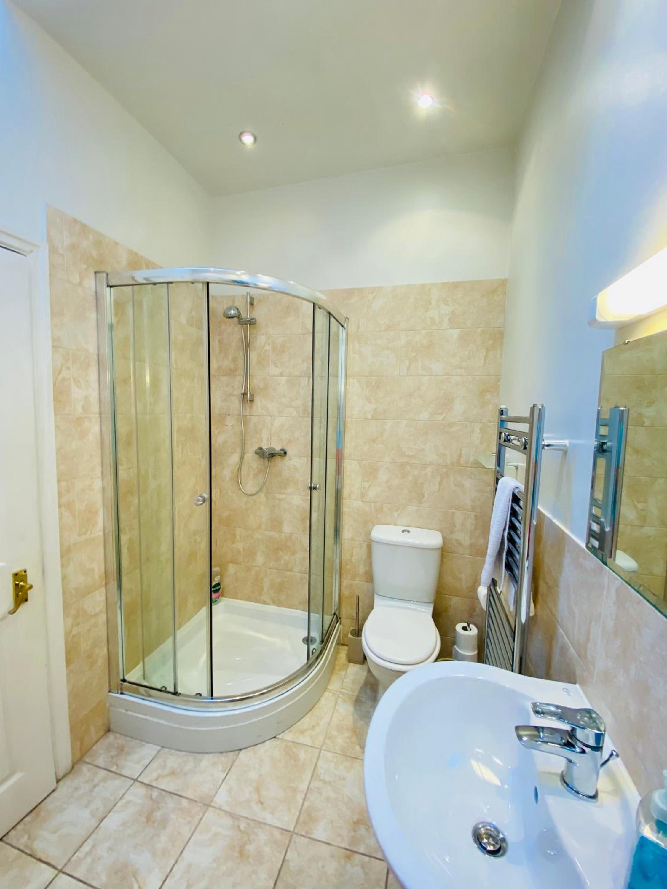 Views over Harrogate - 2Bed JADE Suite & Parking