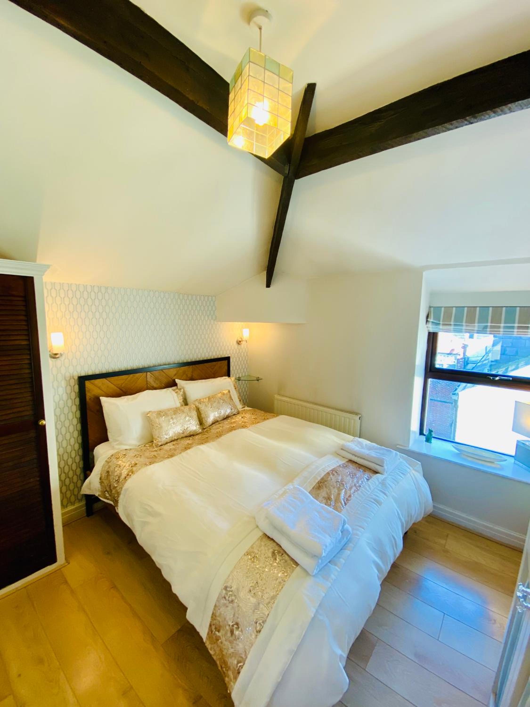 Views over Harrogate - 2Bed JADE Suite & Parking