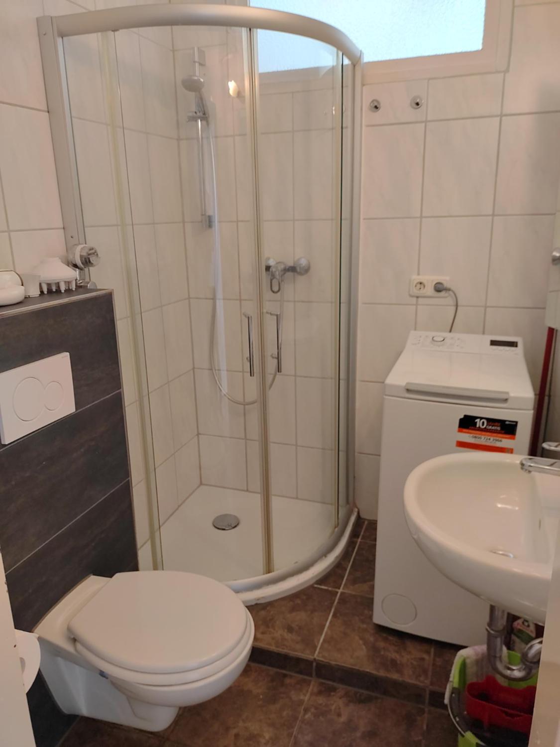 Kleines Apartment in Frankfurt mit eigenem Stellplatz in Messenähe