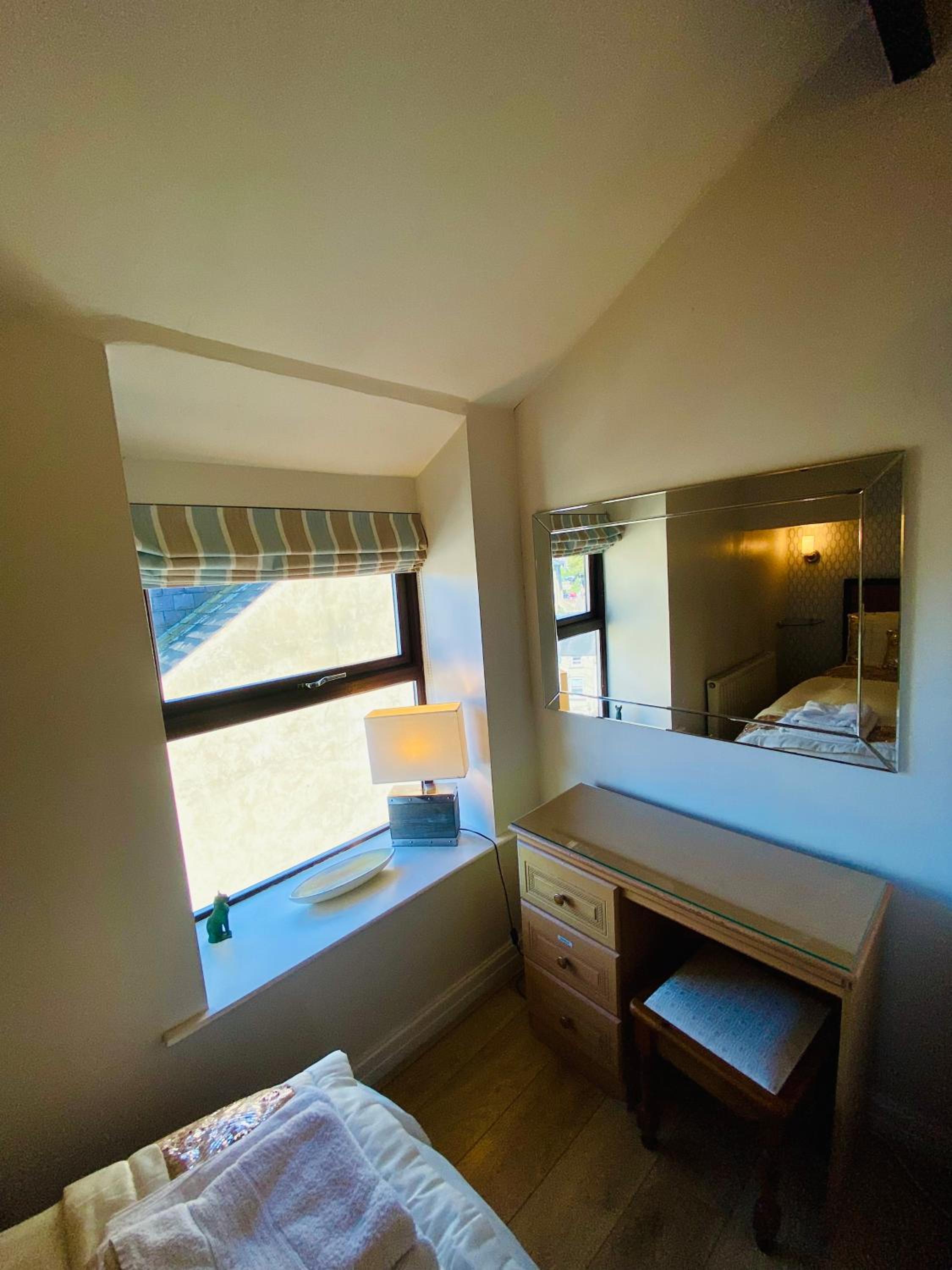 Views over Harrogate - 2Bed JADE Suite & Parking