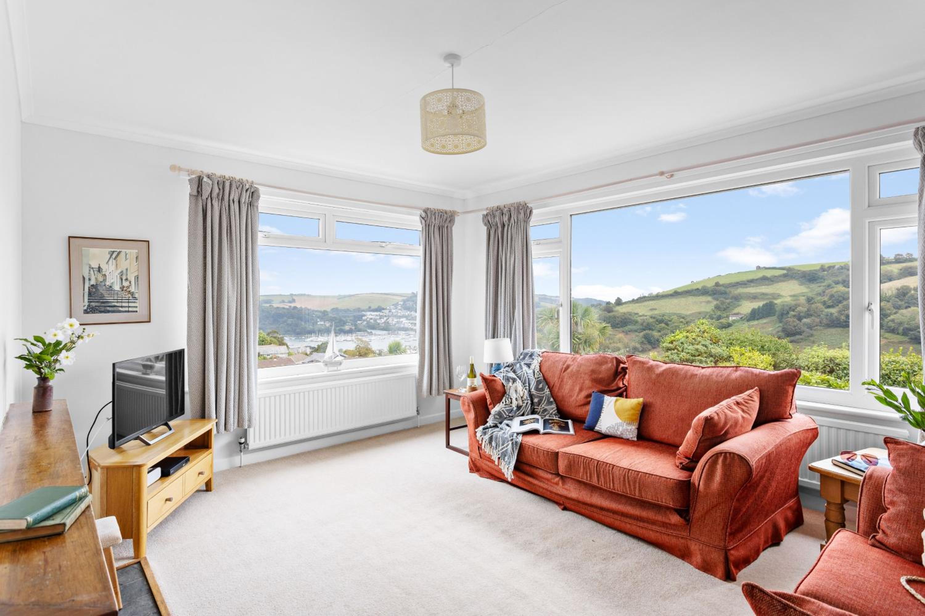 15 Churchfields - Bungalow with Estuary Views and Parking view 4