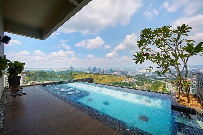 Sky Pool Luxury Suite