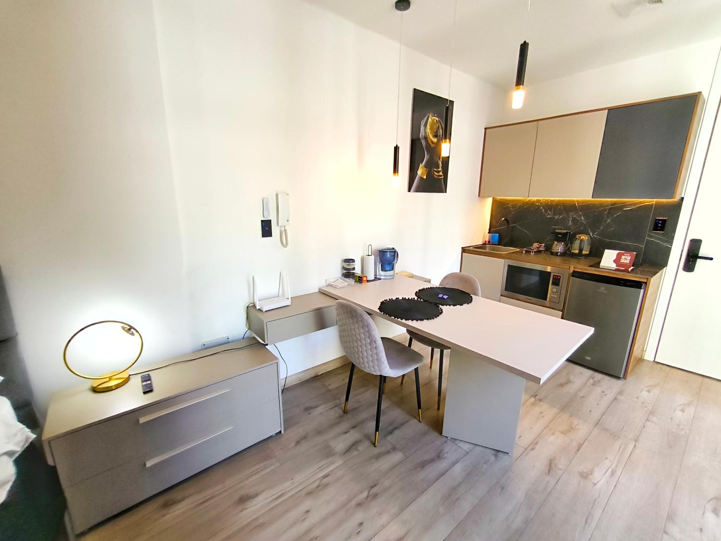 Republica del Salvador Coliving Ecuador XOE