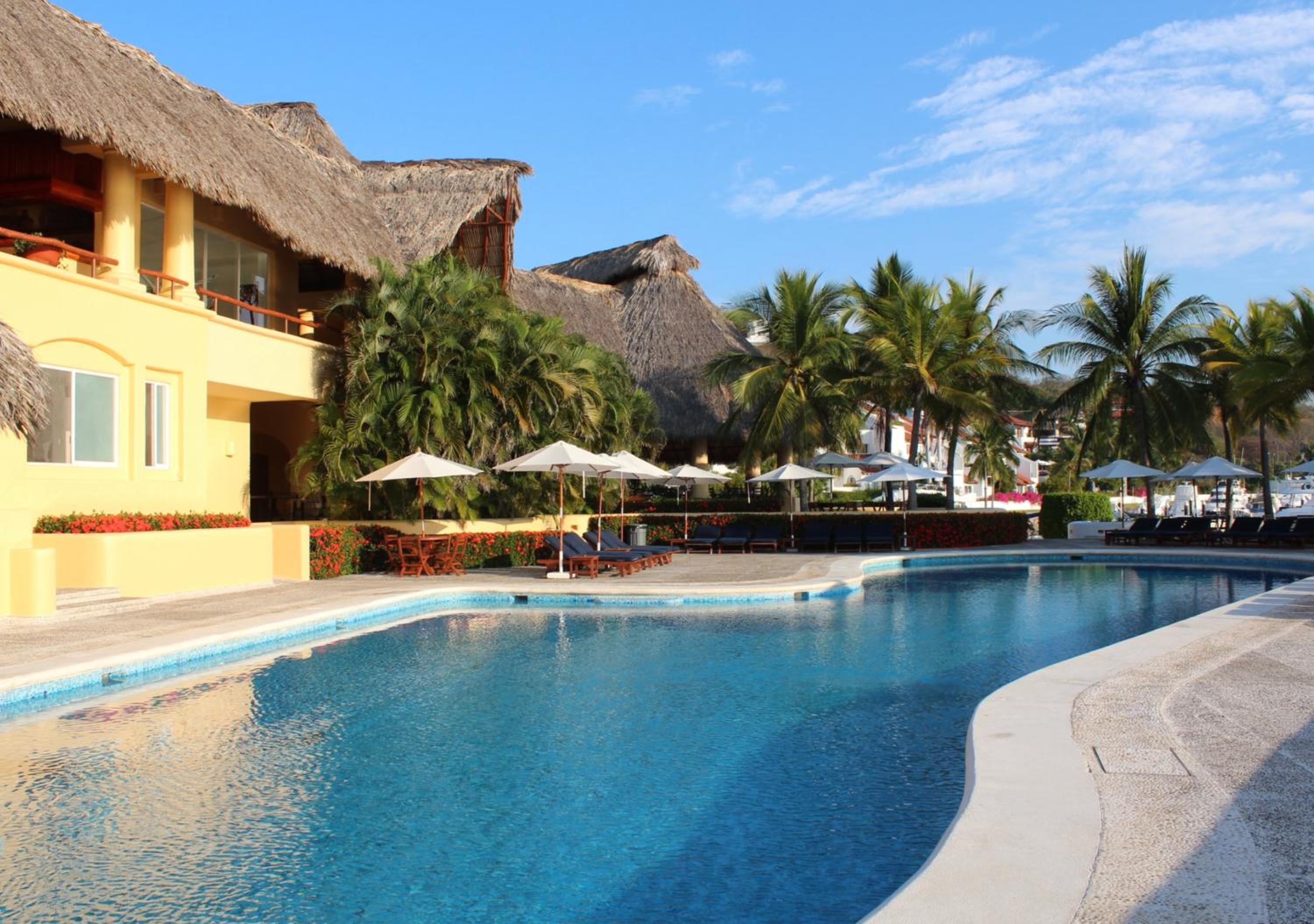 Oceanfront Villa w Private Jacuzzi & Club Access