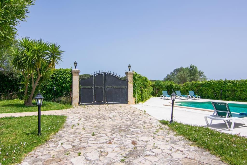 Tabou, villa con piscina en Selva view 2