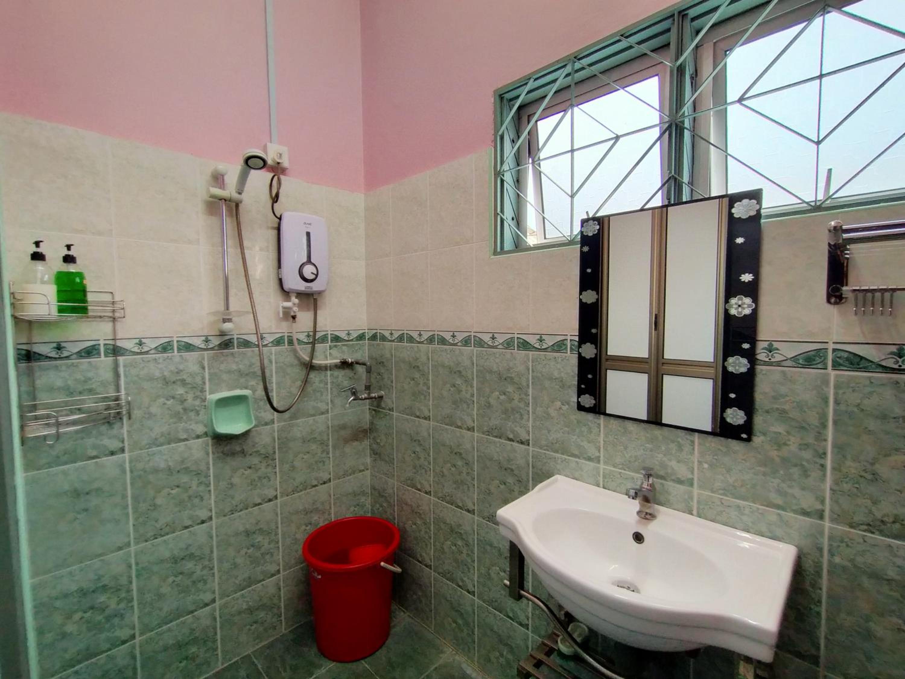 Malim Joyous Homestay - rent room only
