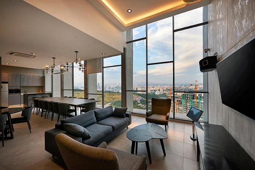 Sky Pool Luxury Suite