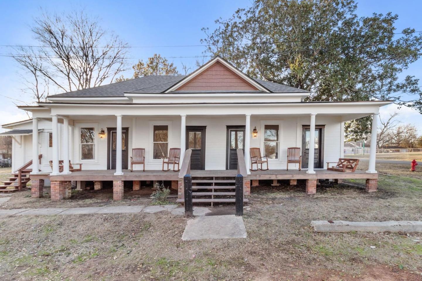 Southern Magnolia House with Porch Swing
