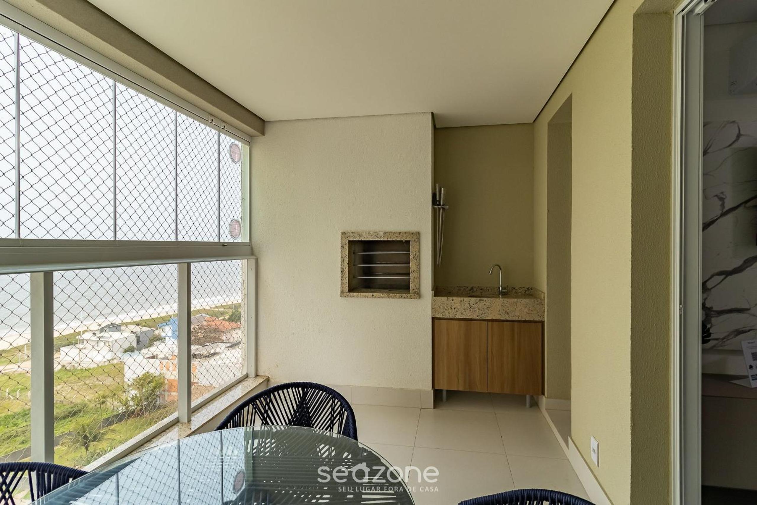 Seafront condominium with pool - SHC