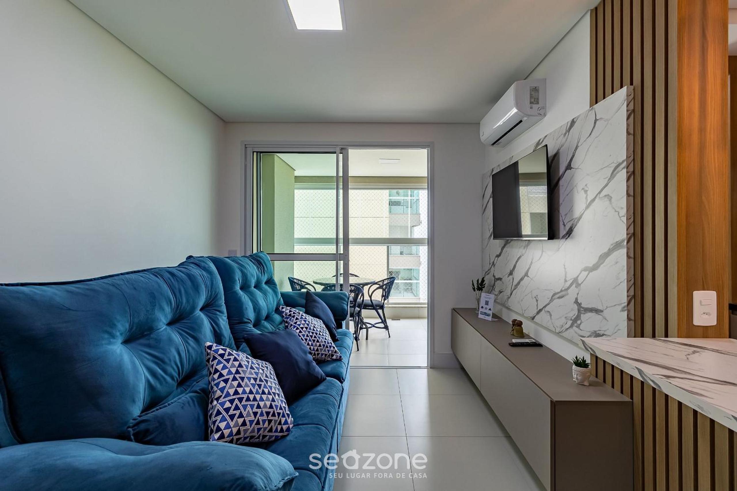 Seafront condominium with pool - SHC