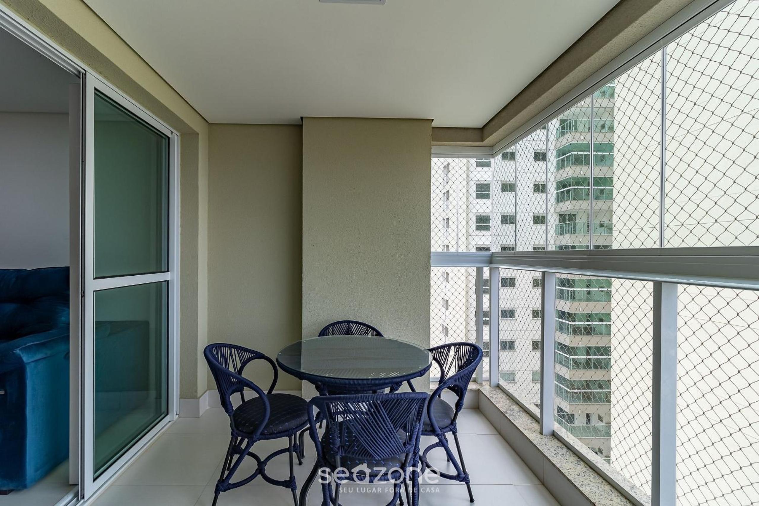 Seafront condominium with pool - SHC