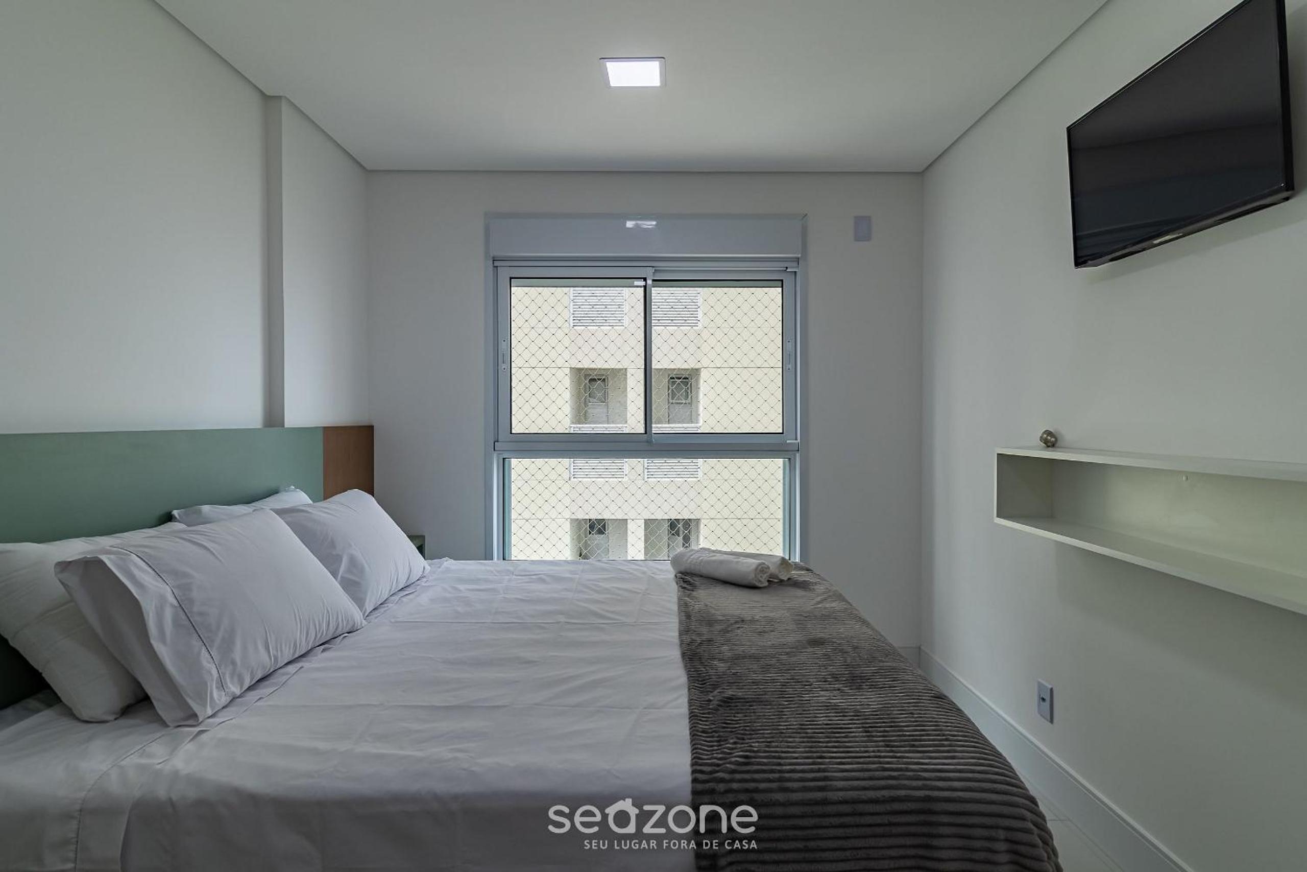 Seafront condominium with pool - SHC