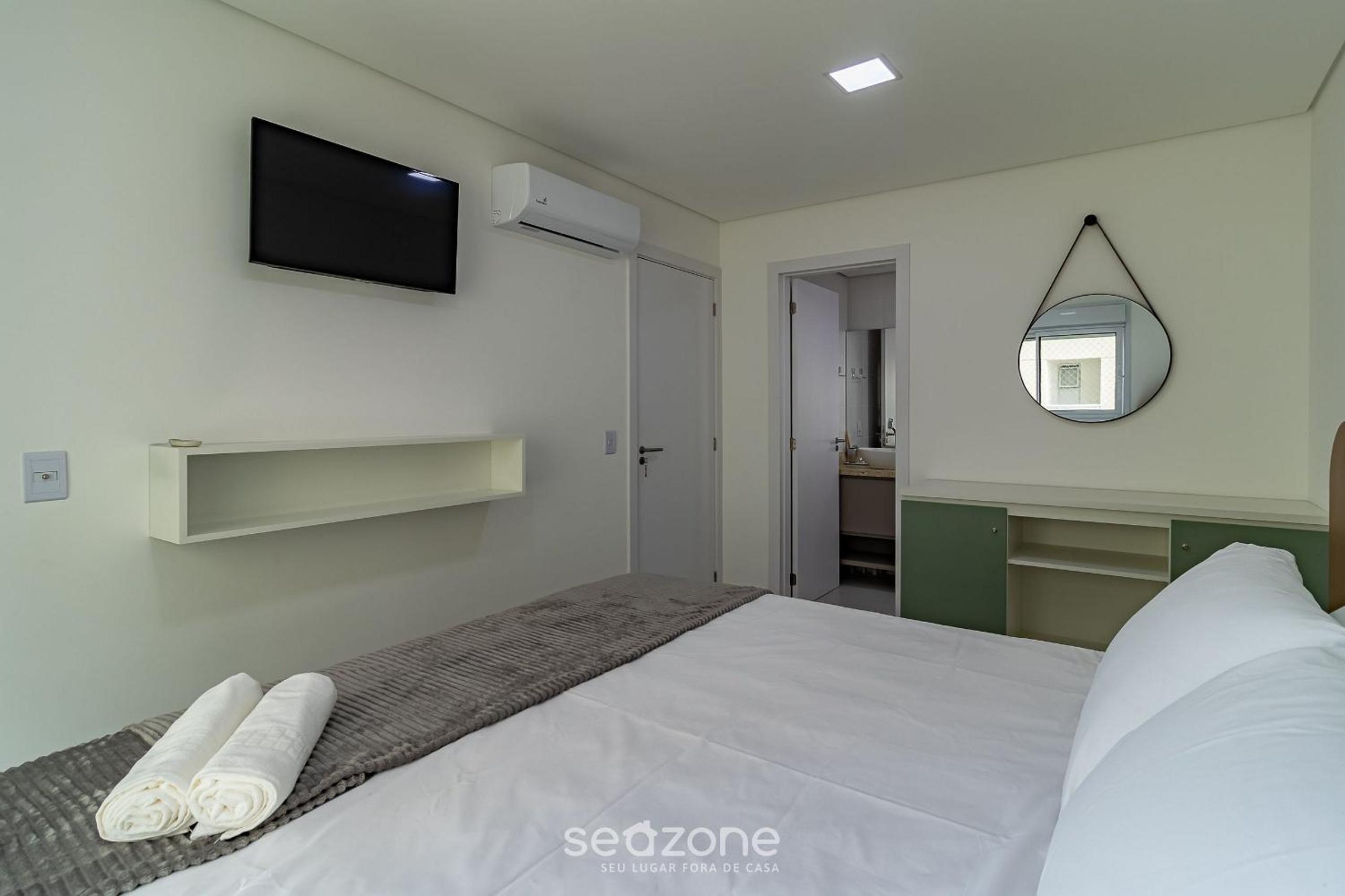Seafront condominium with pool - SHC